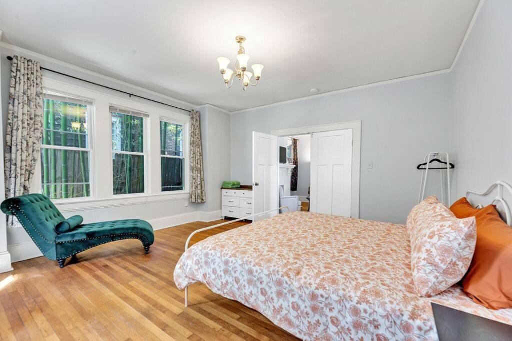 Four-Bedroom House photo 2