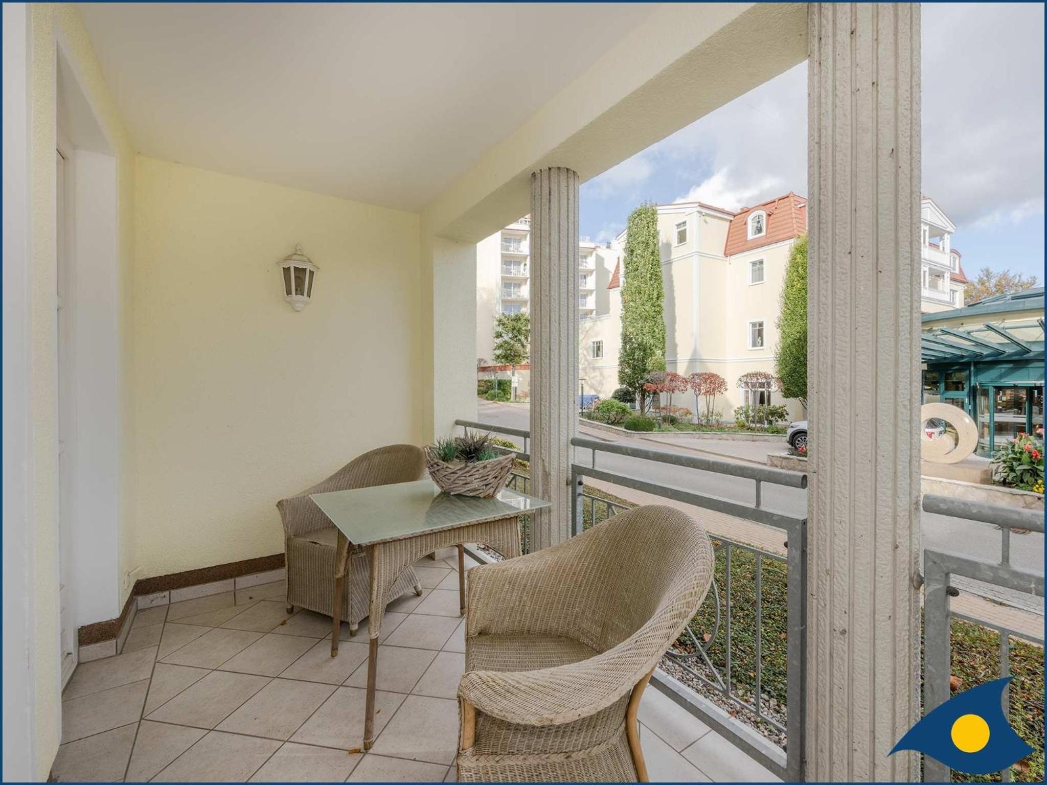 One-Bedroom Apartment with Balcony photo 2