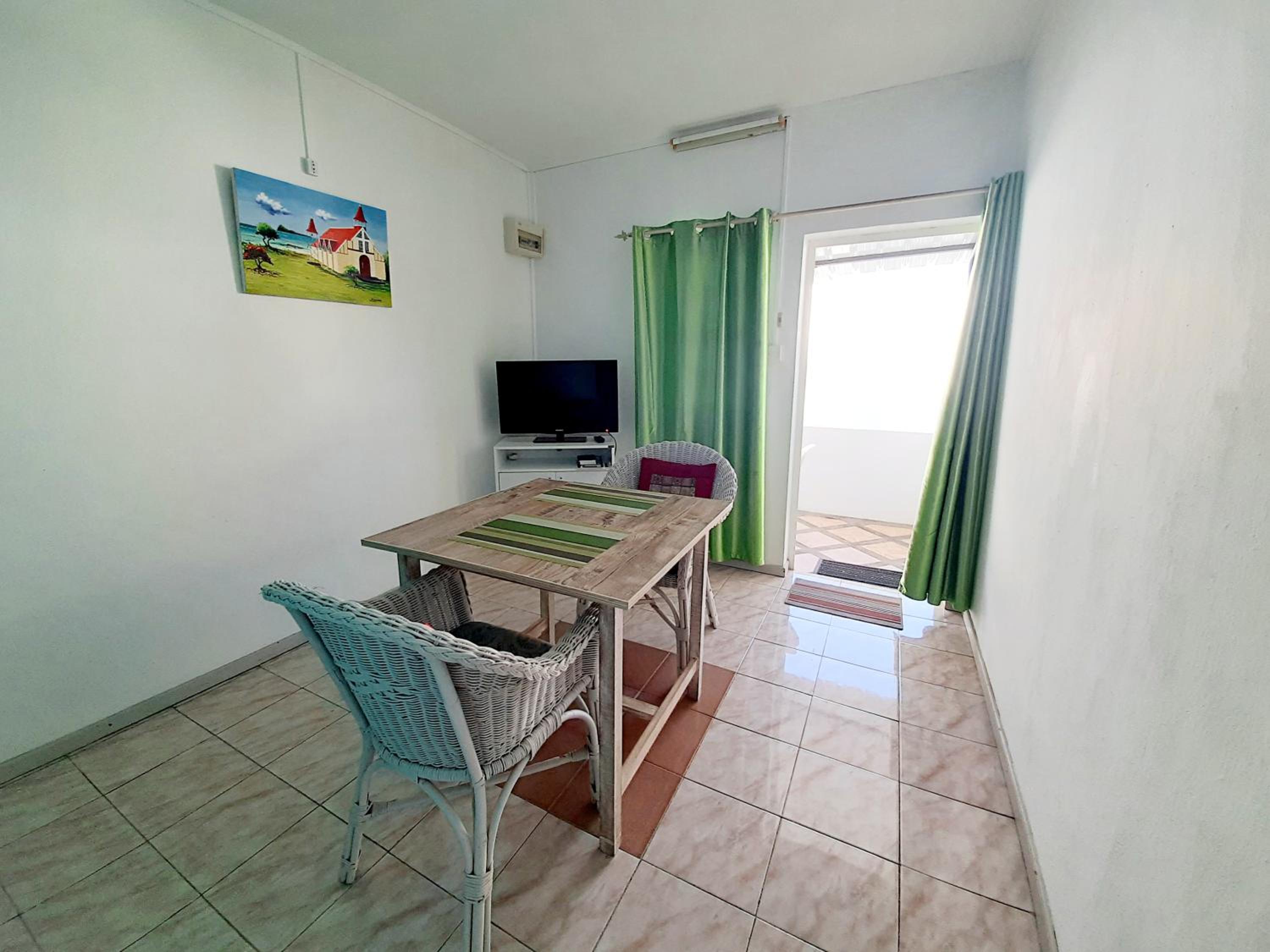 Apartment with Balcony photo 3