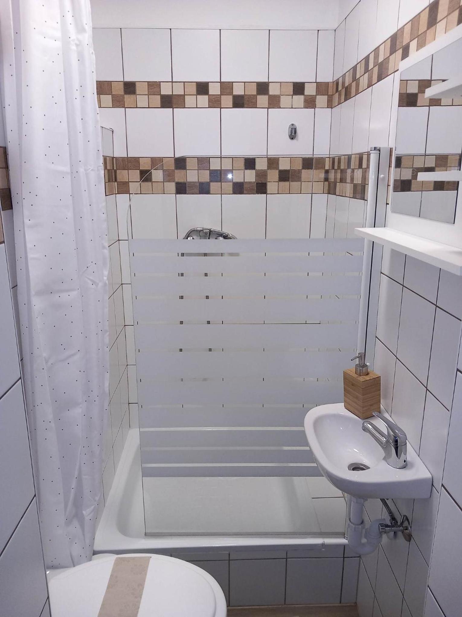 Budget Double Room - Photo 3