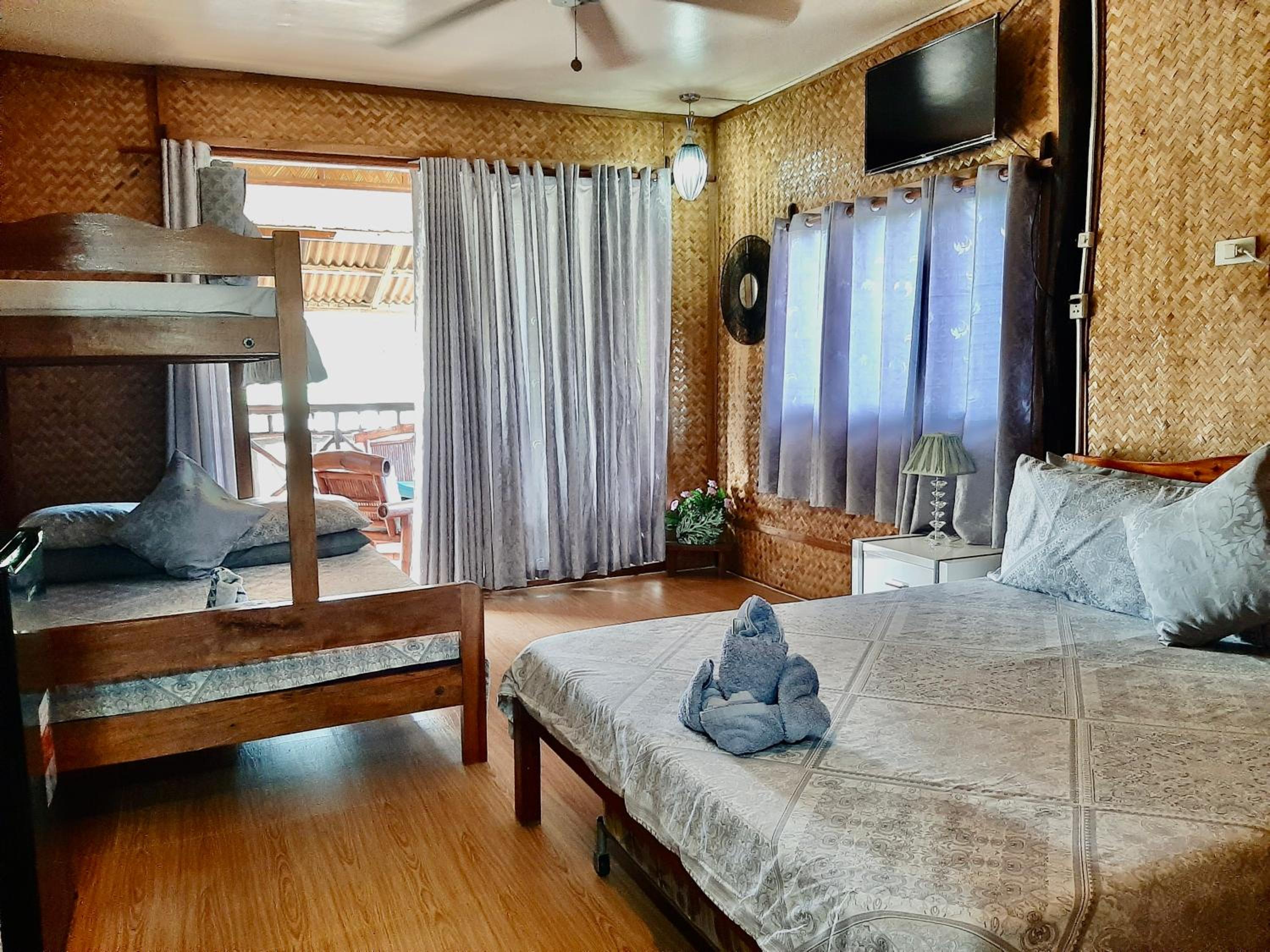 Deluxe Family Room photo 2