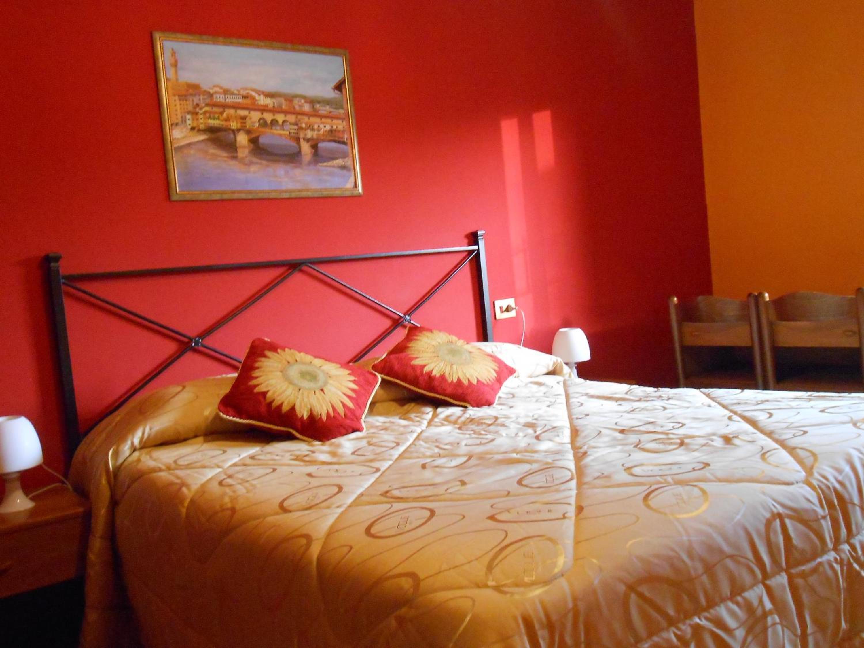 Quadruple Room with Private Bathroom - Photo 5