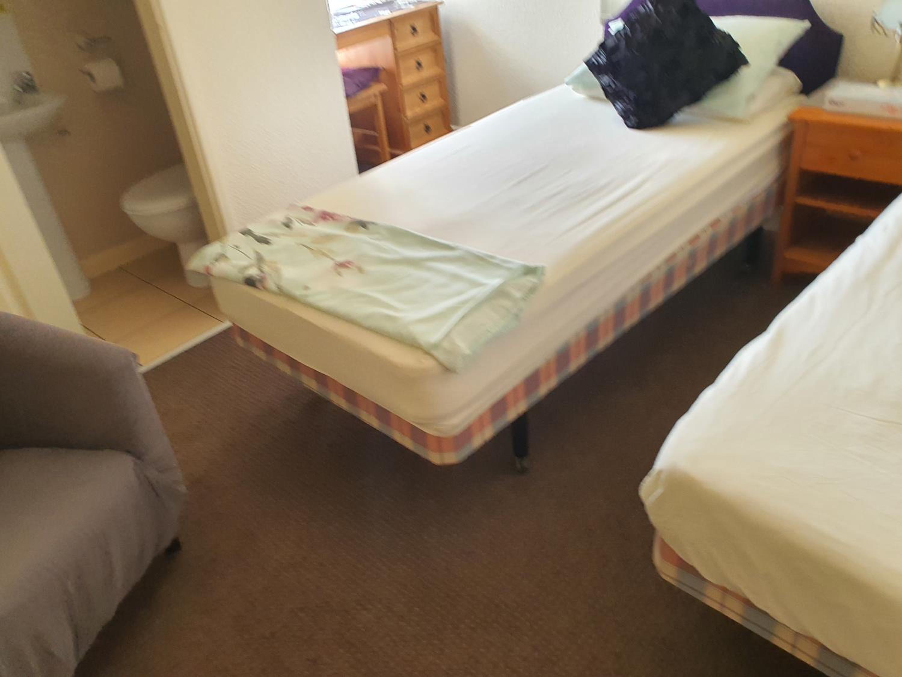 Triple Room - Photo 11