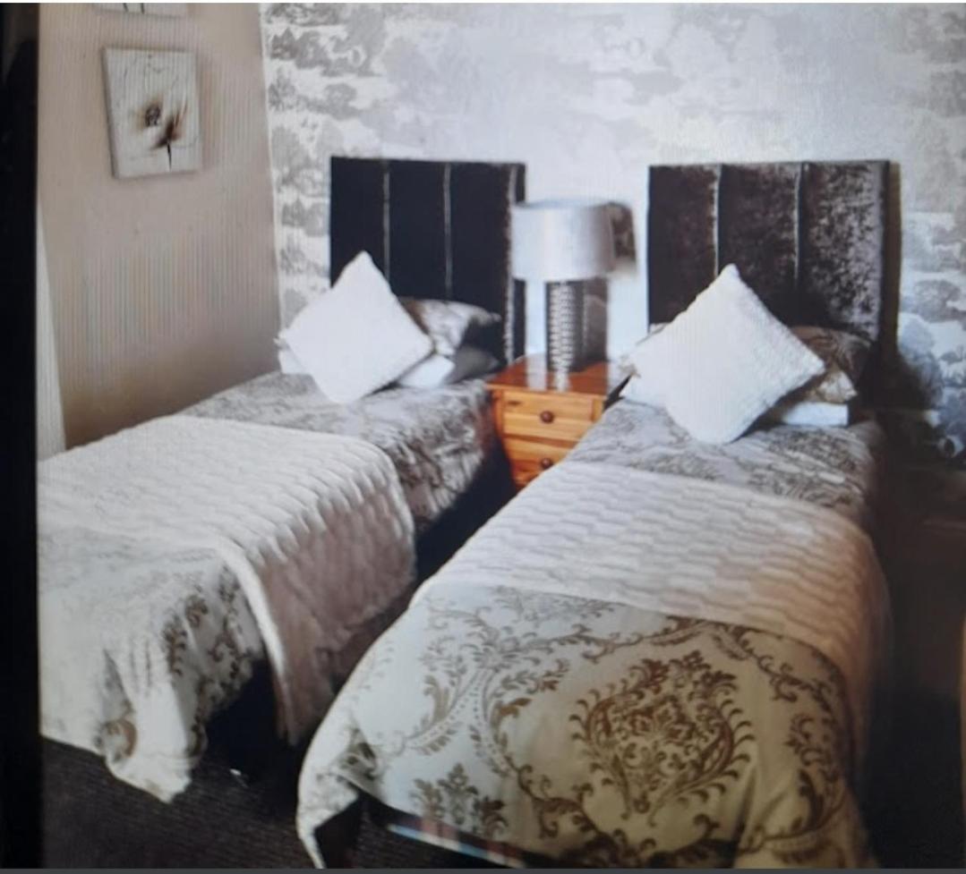 Twin Room - Photo 9