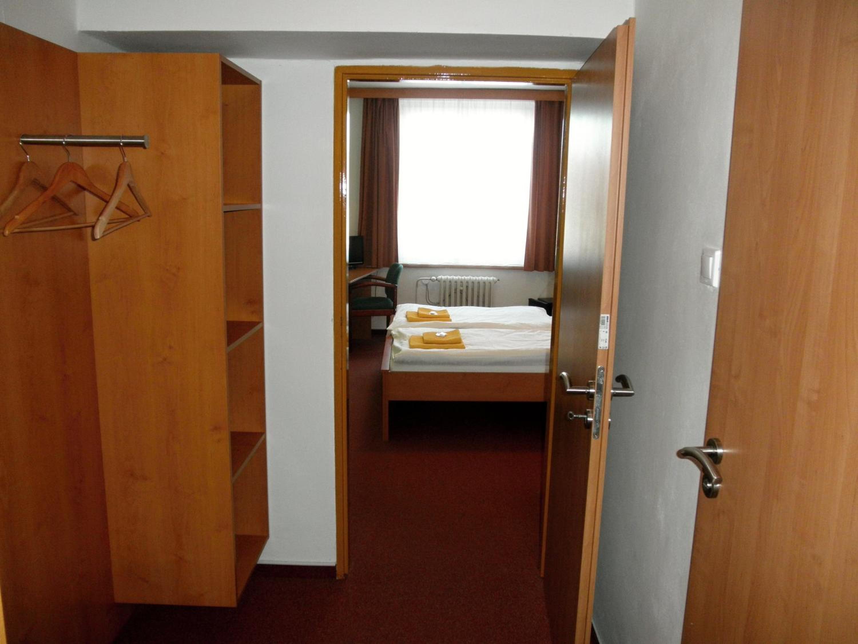 Standard Double or Twin Room - Photo 3
