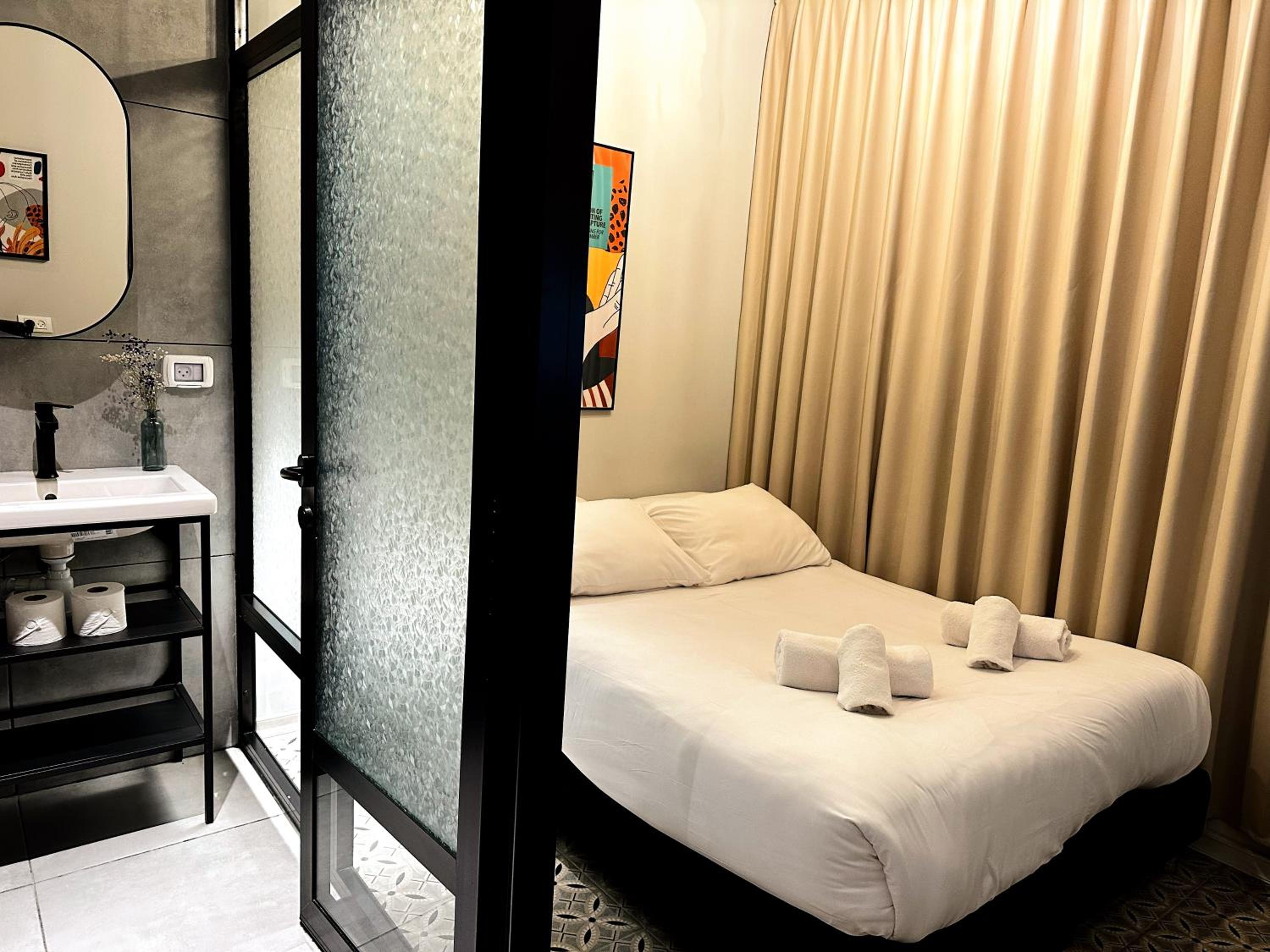 Budget Double Room - Photo 3