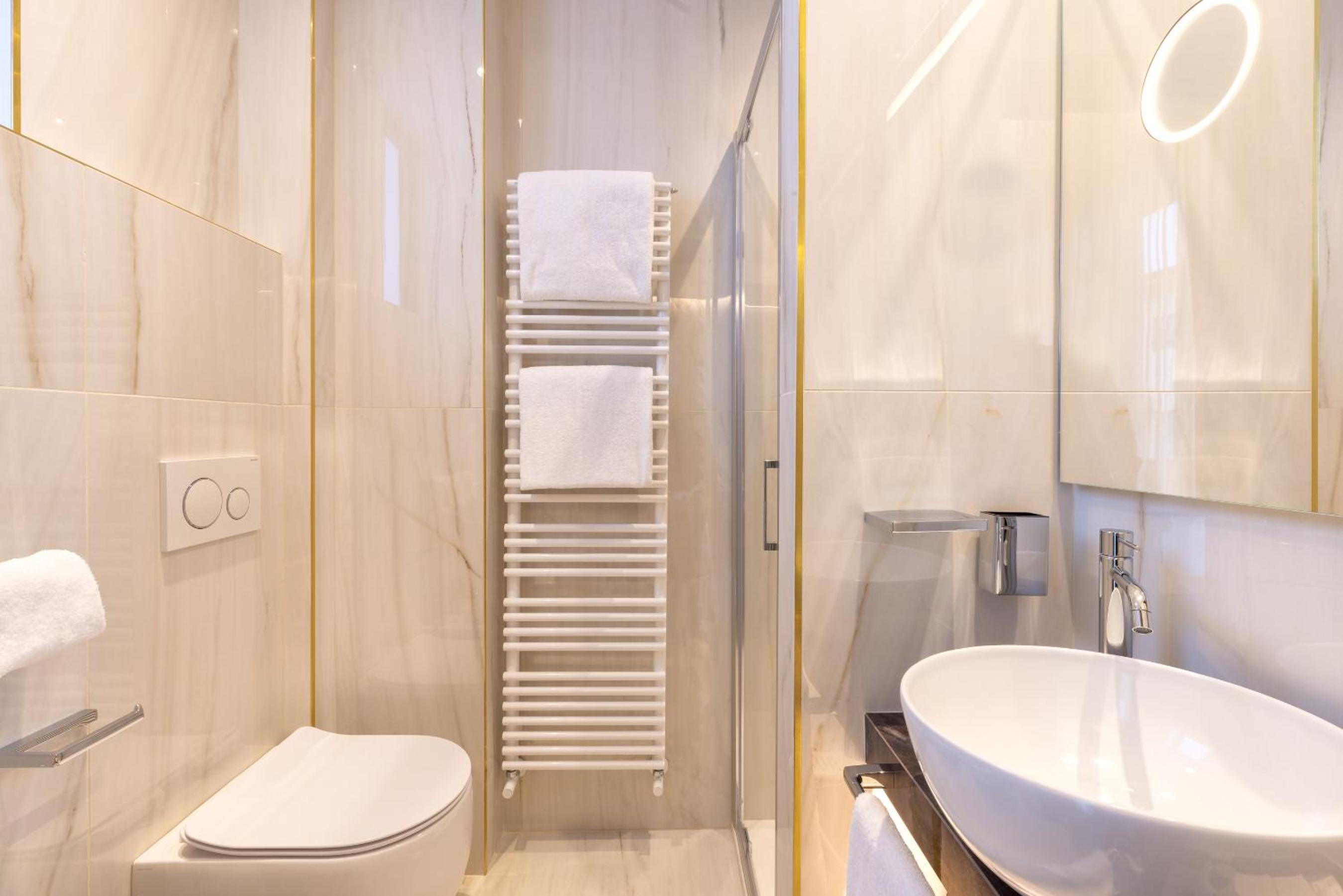 Prestige Triple Room - Photo 10