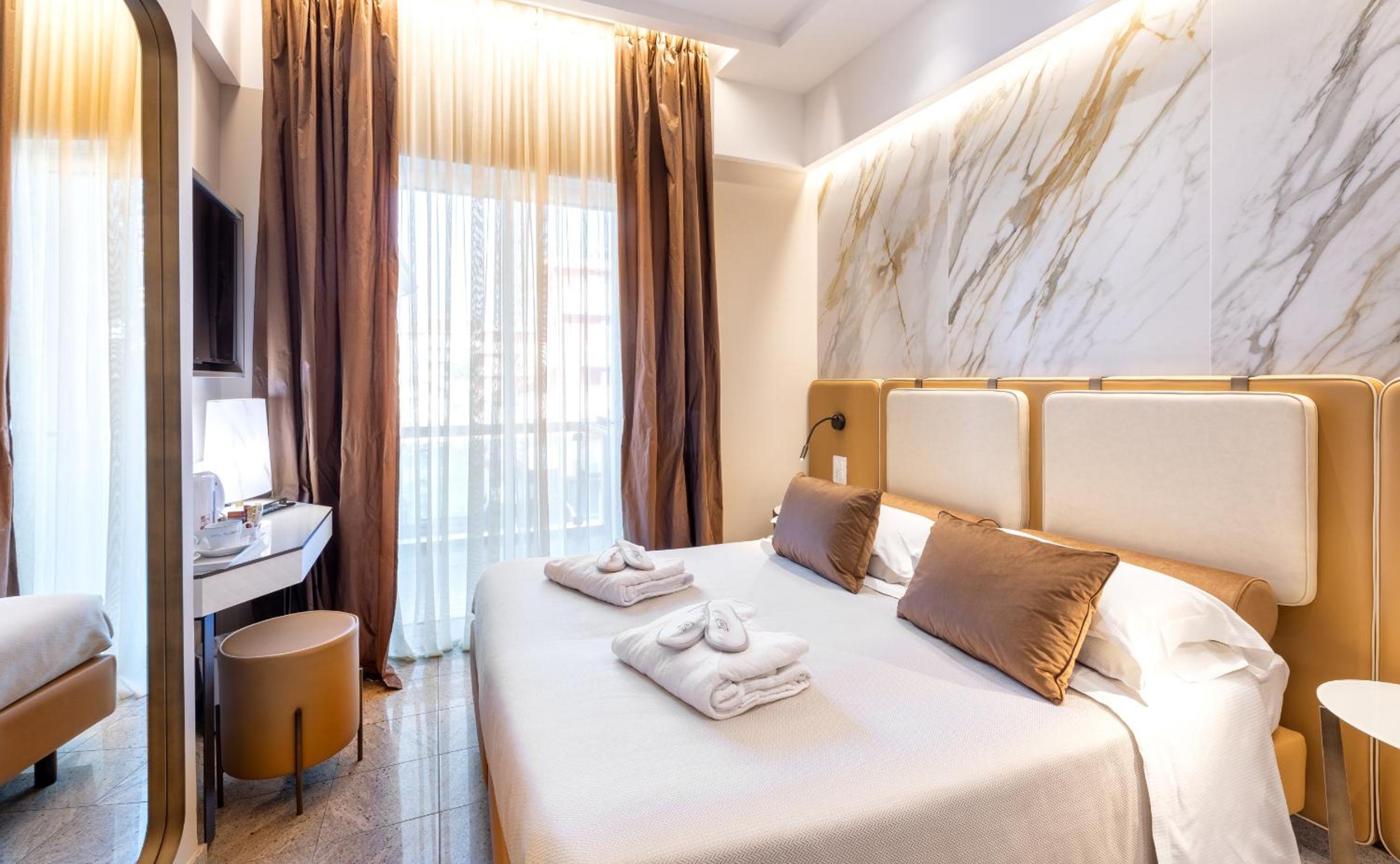 Prestige Triple Room - Photo 16