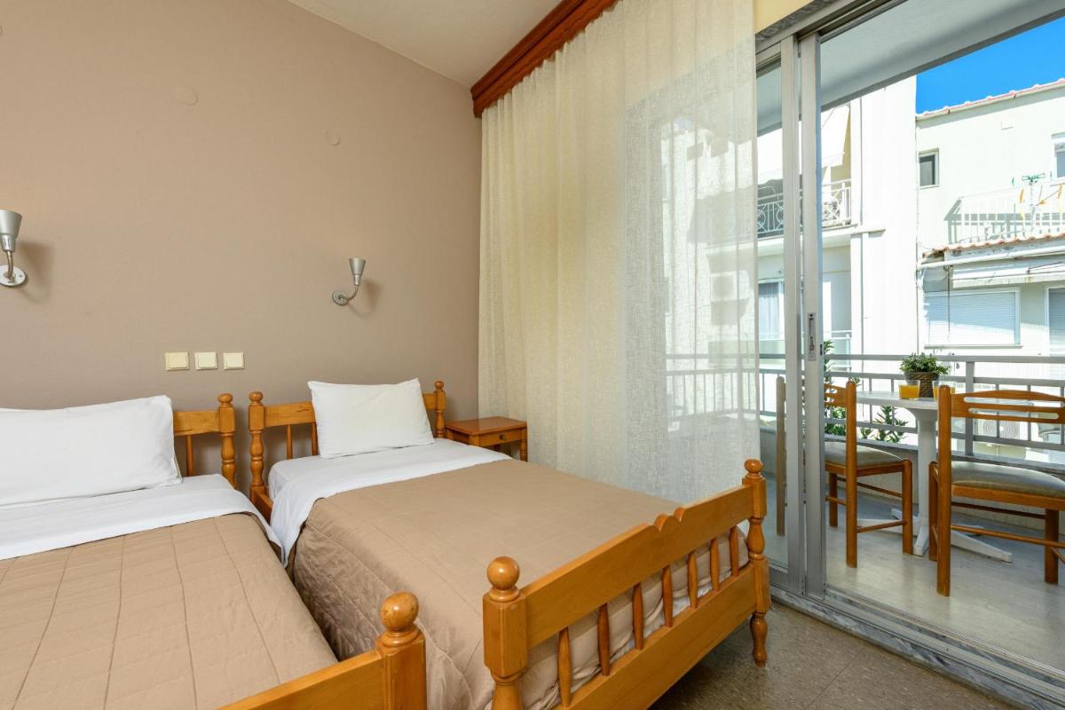 Economy Twin Room photo 3