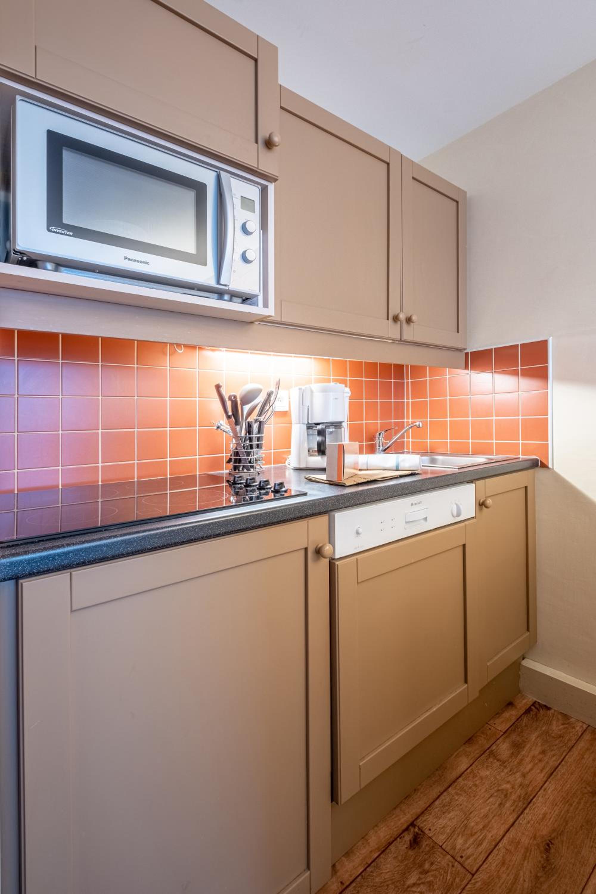 One-Bedroom Apartment (4 People) - Sunday photo 2