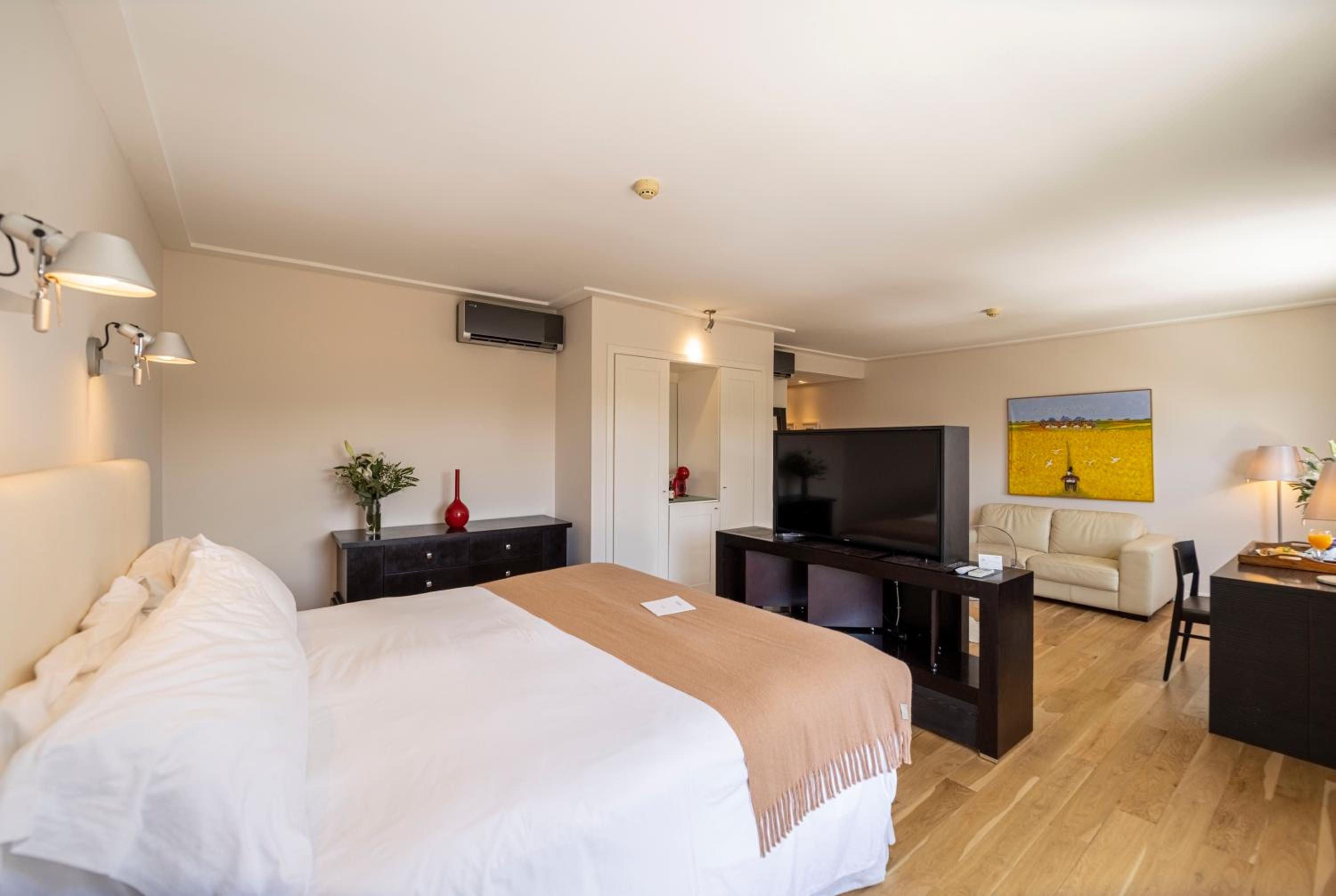 Deluxe Suite - Photo 1