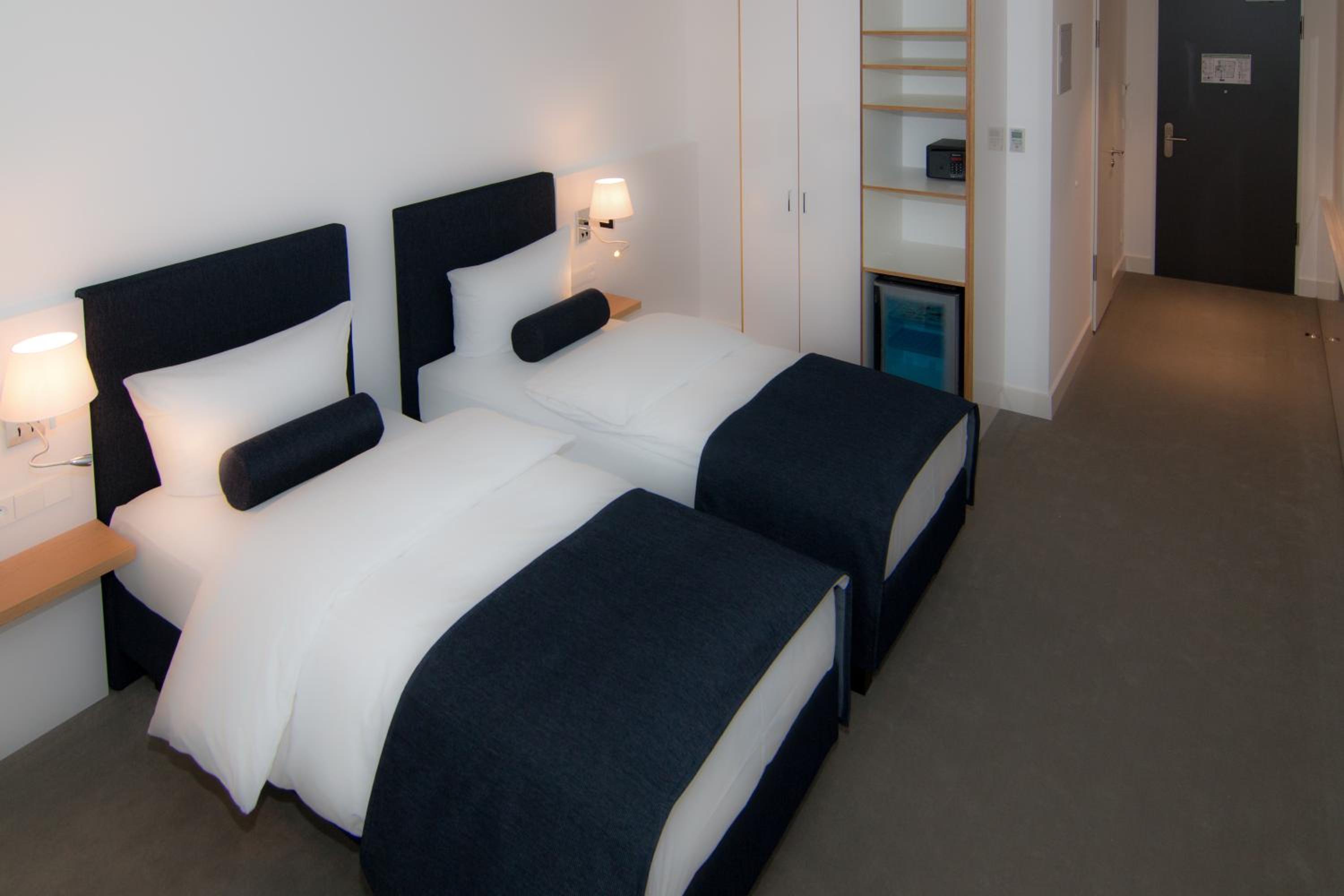Twin Room - Photo 7
