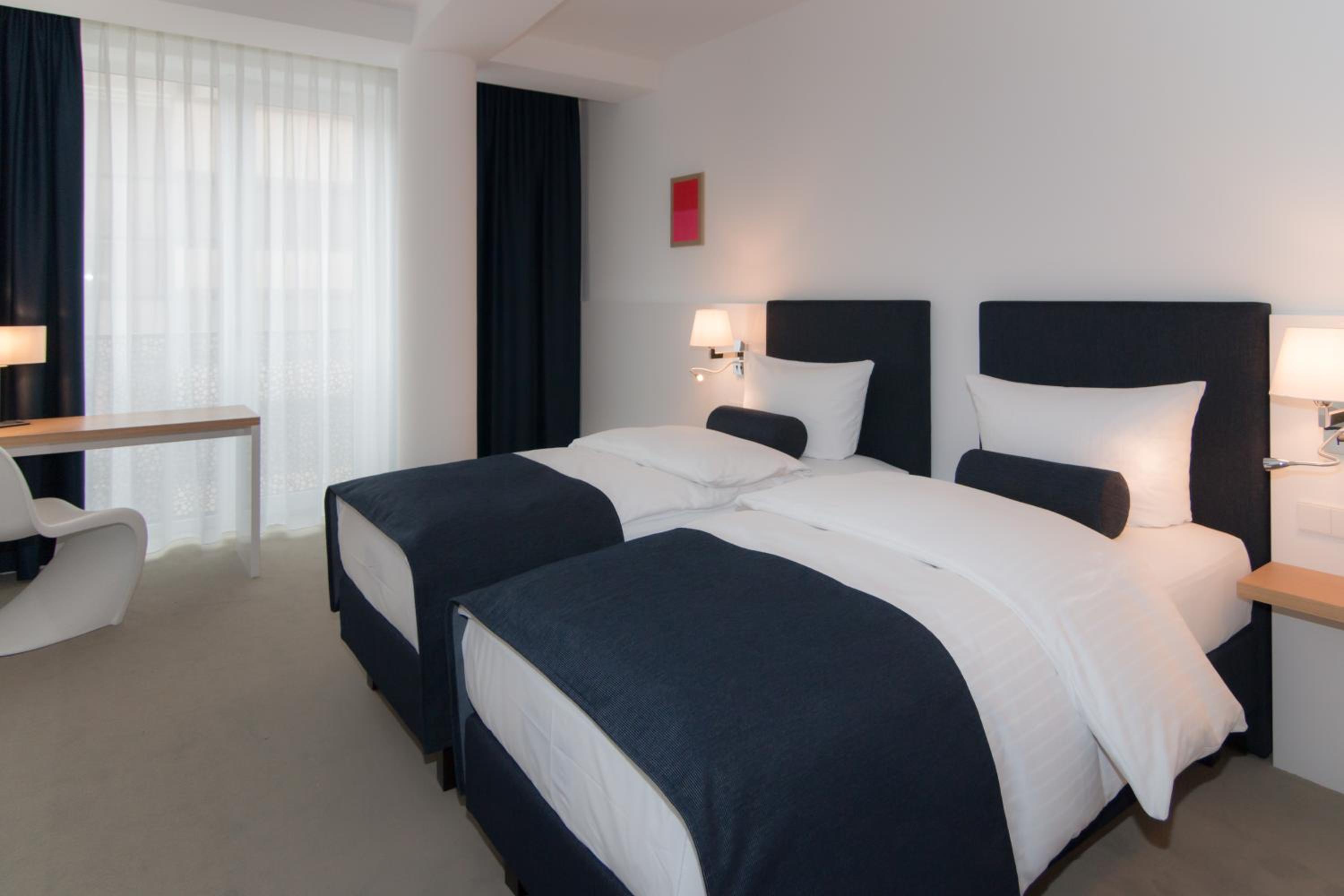 Twin Room - Photo 6