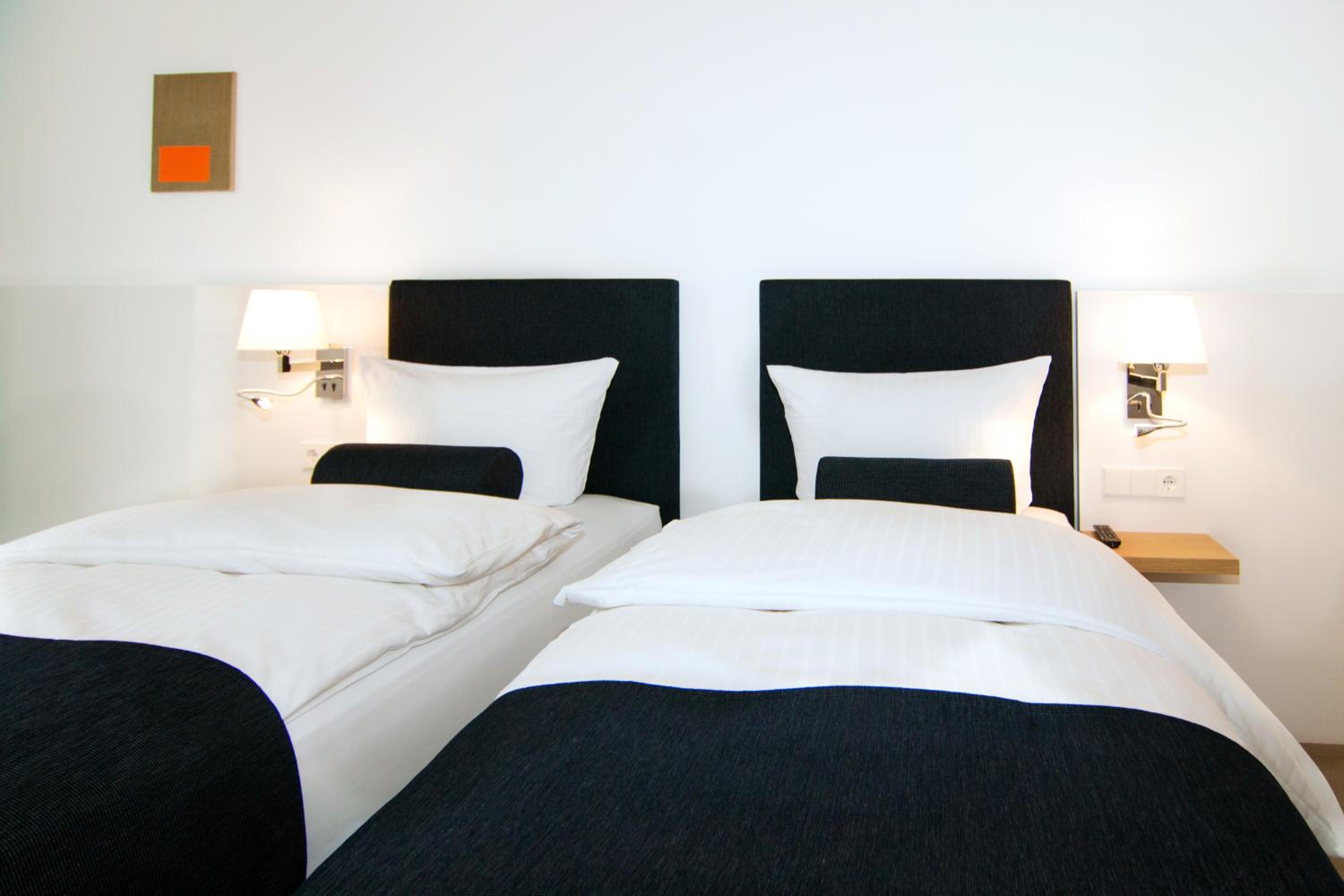 Twin Room - Photo 8