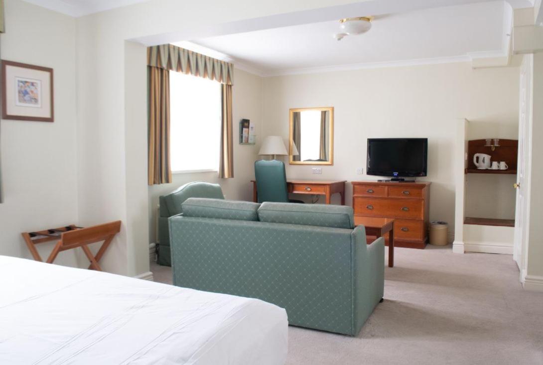 Deluxe King Suite