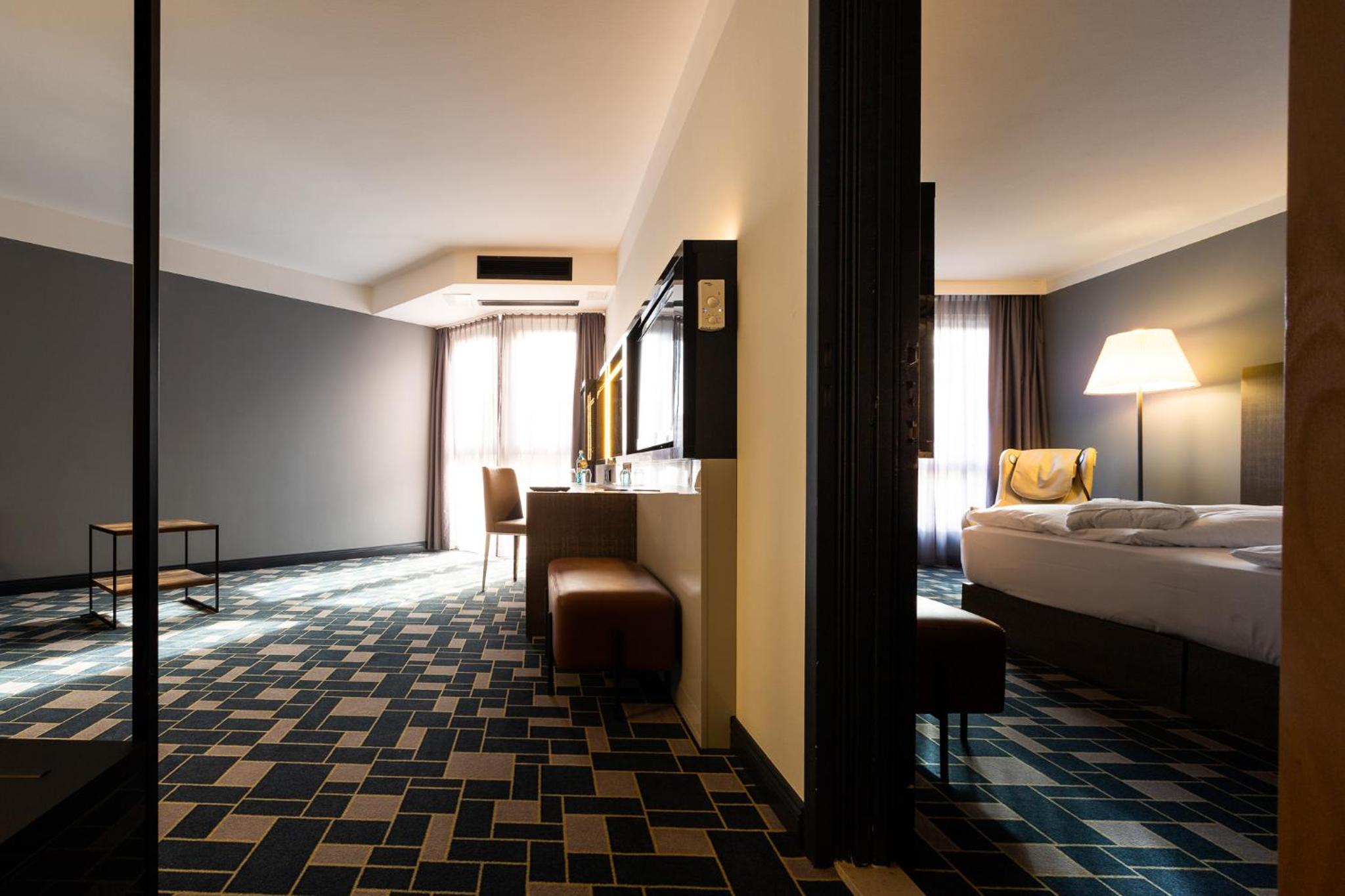 Suite - Photo 3