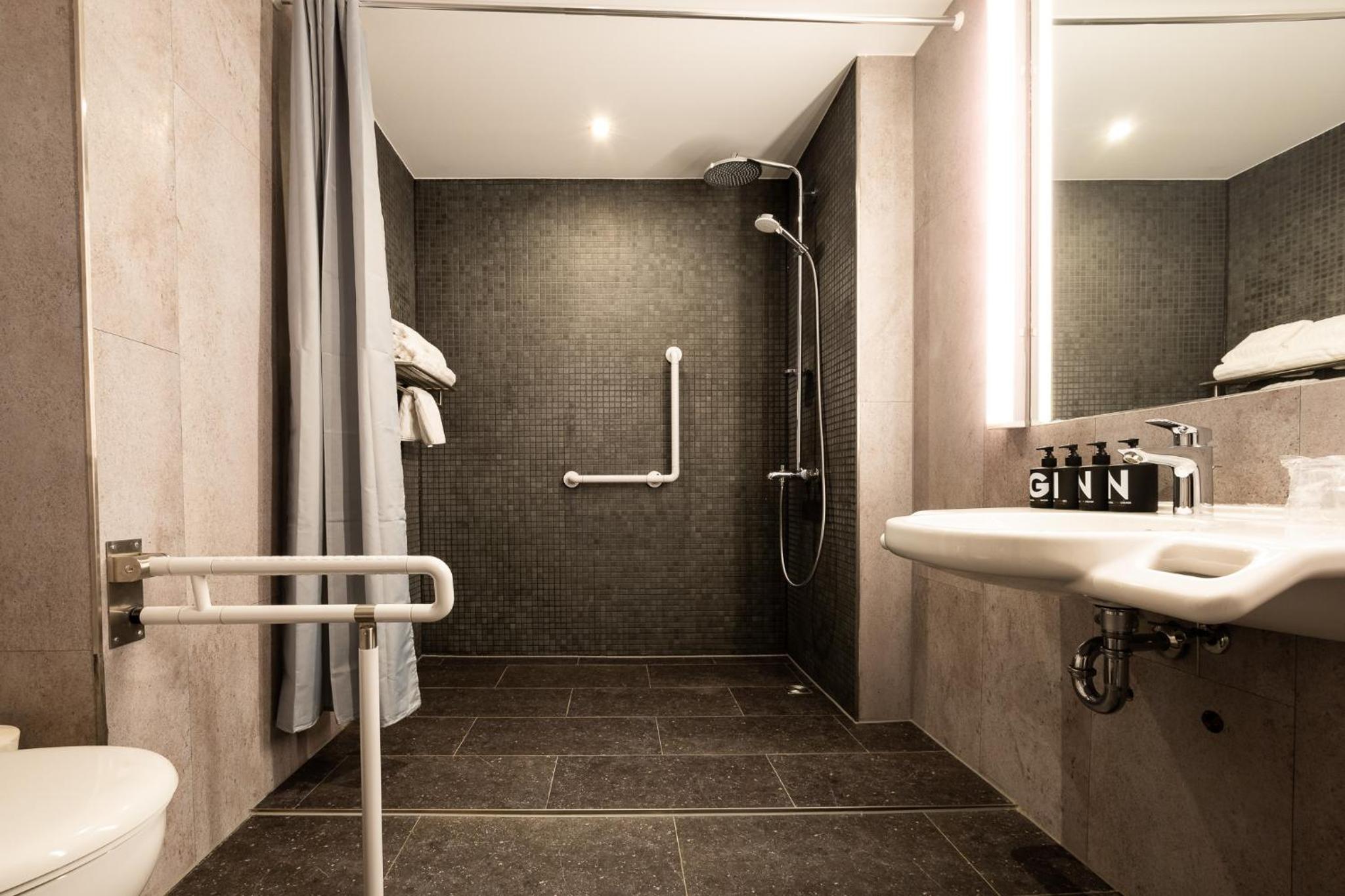 Double or Twin Room with Garden View photo 2
