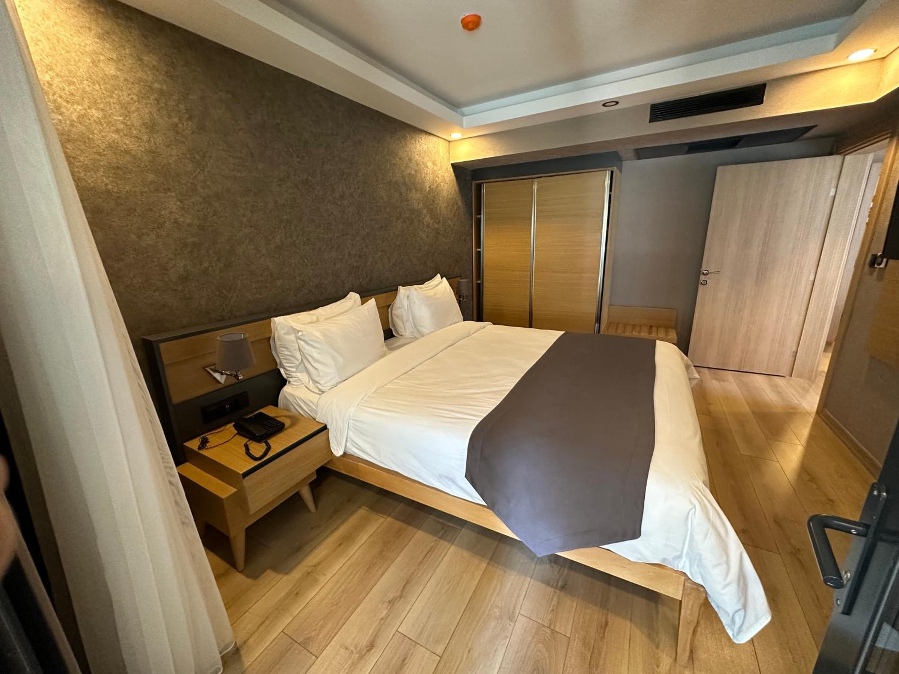 Suite with Terrace - Photo 24