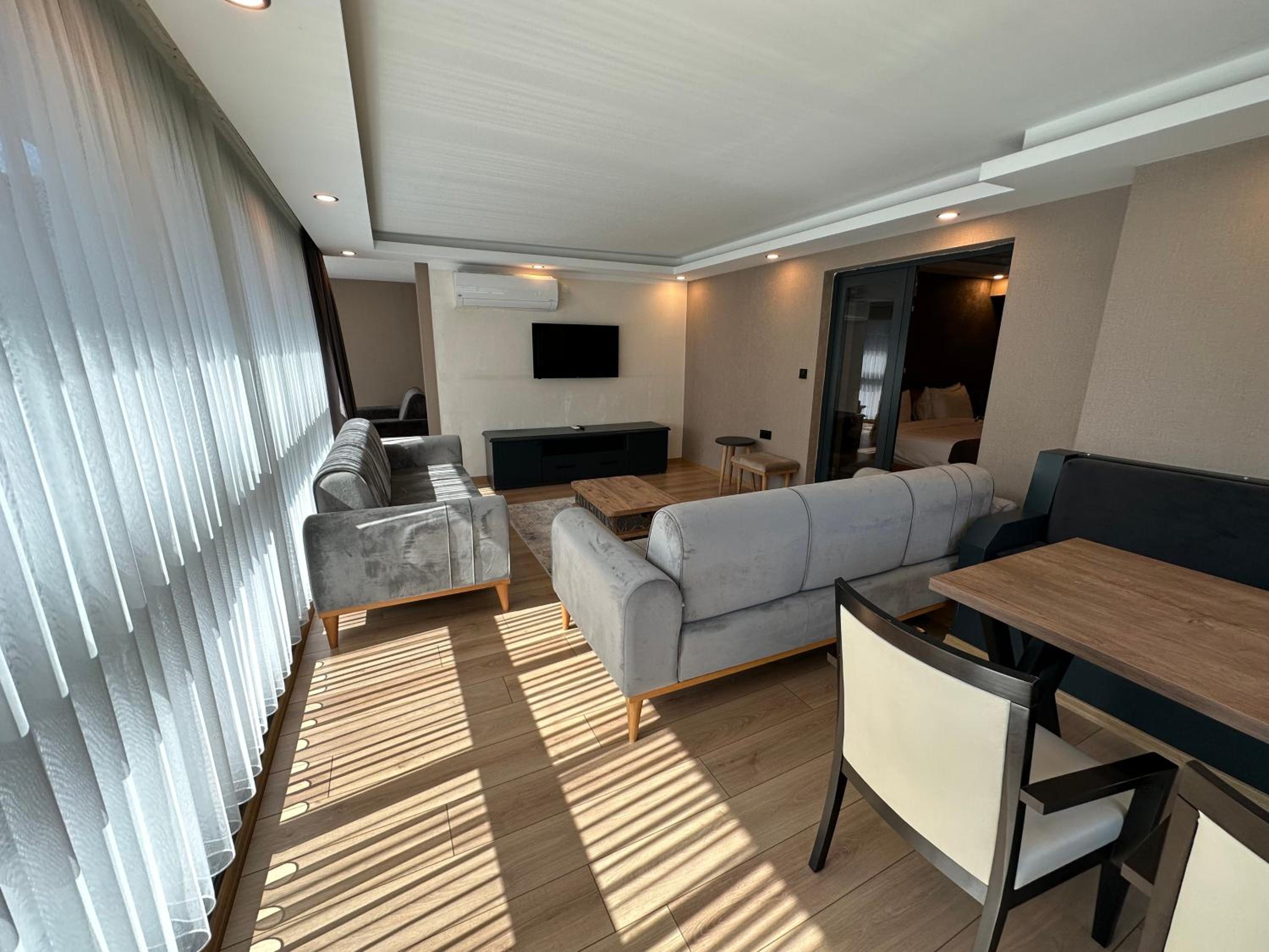 Suite with Terrace - Photo 28