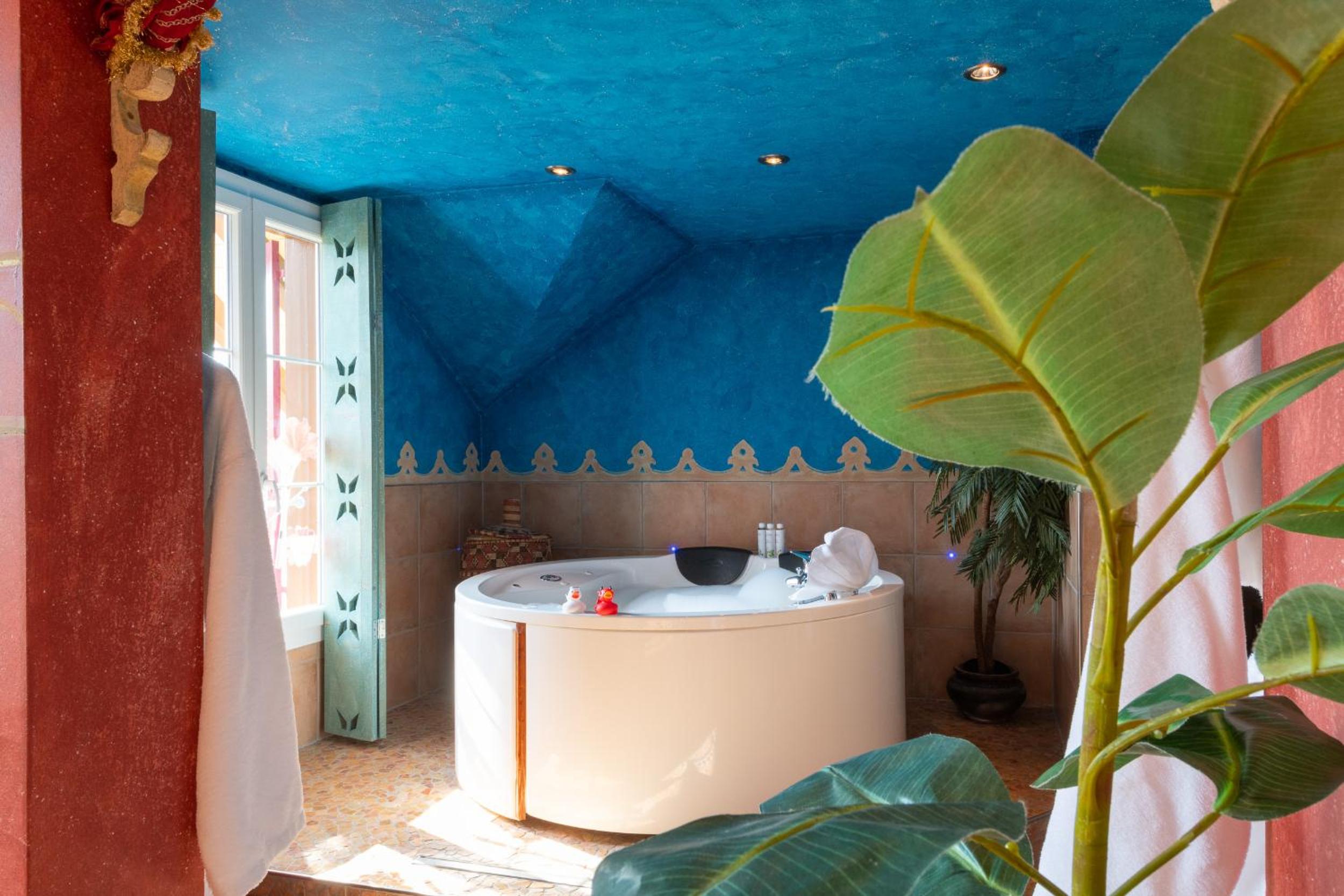 Maharadscha Palace Suite with Spa Bath photo 3