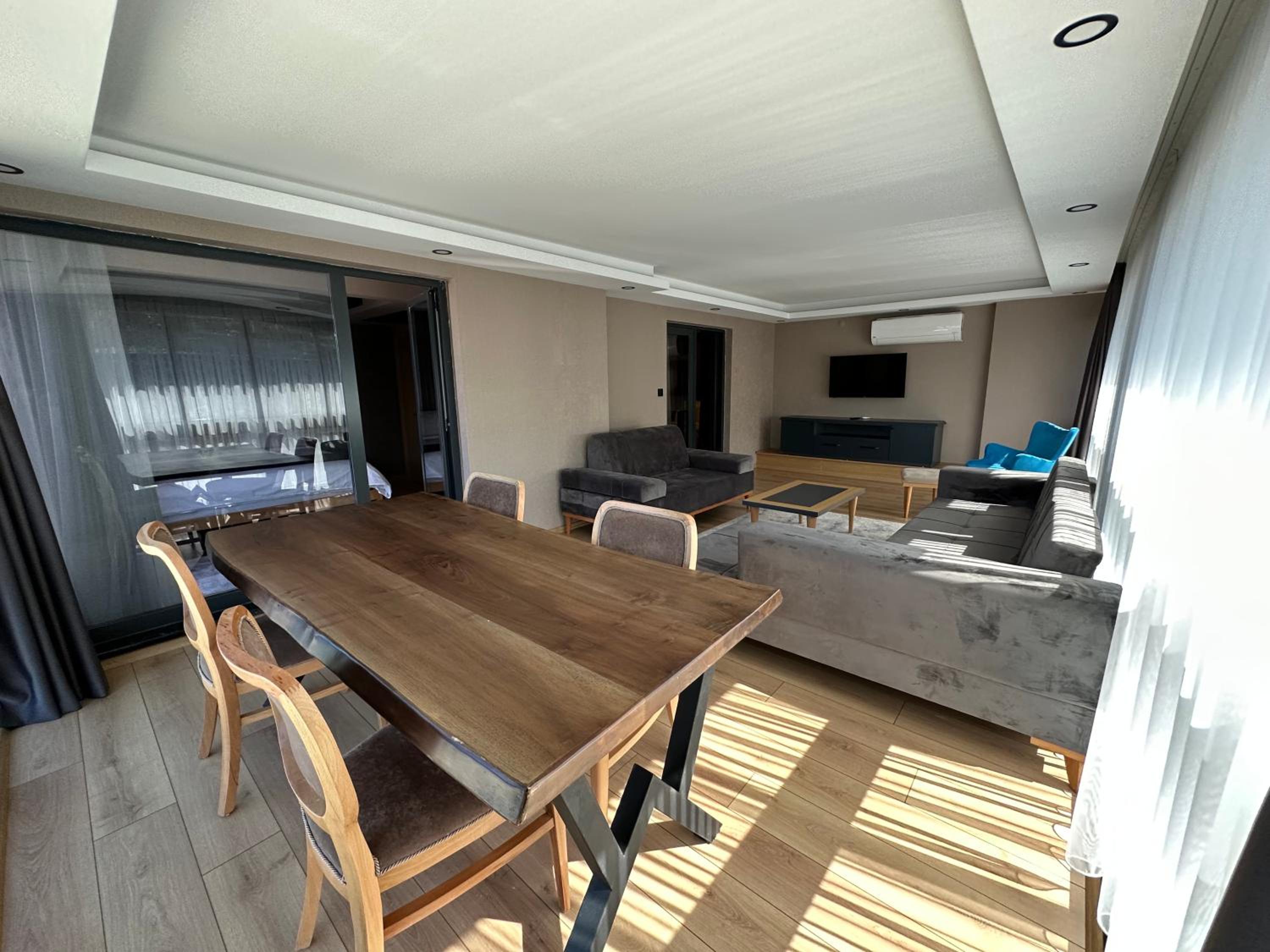 Suite with Terrace - Photo 9