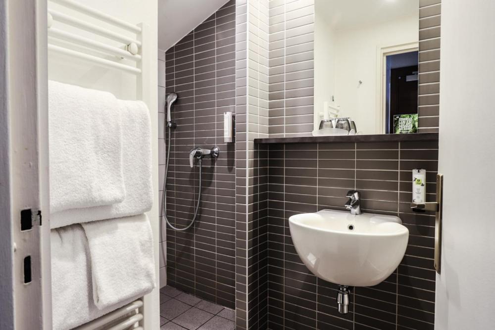 Standard  Room - Photo 10