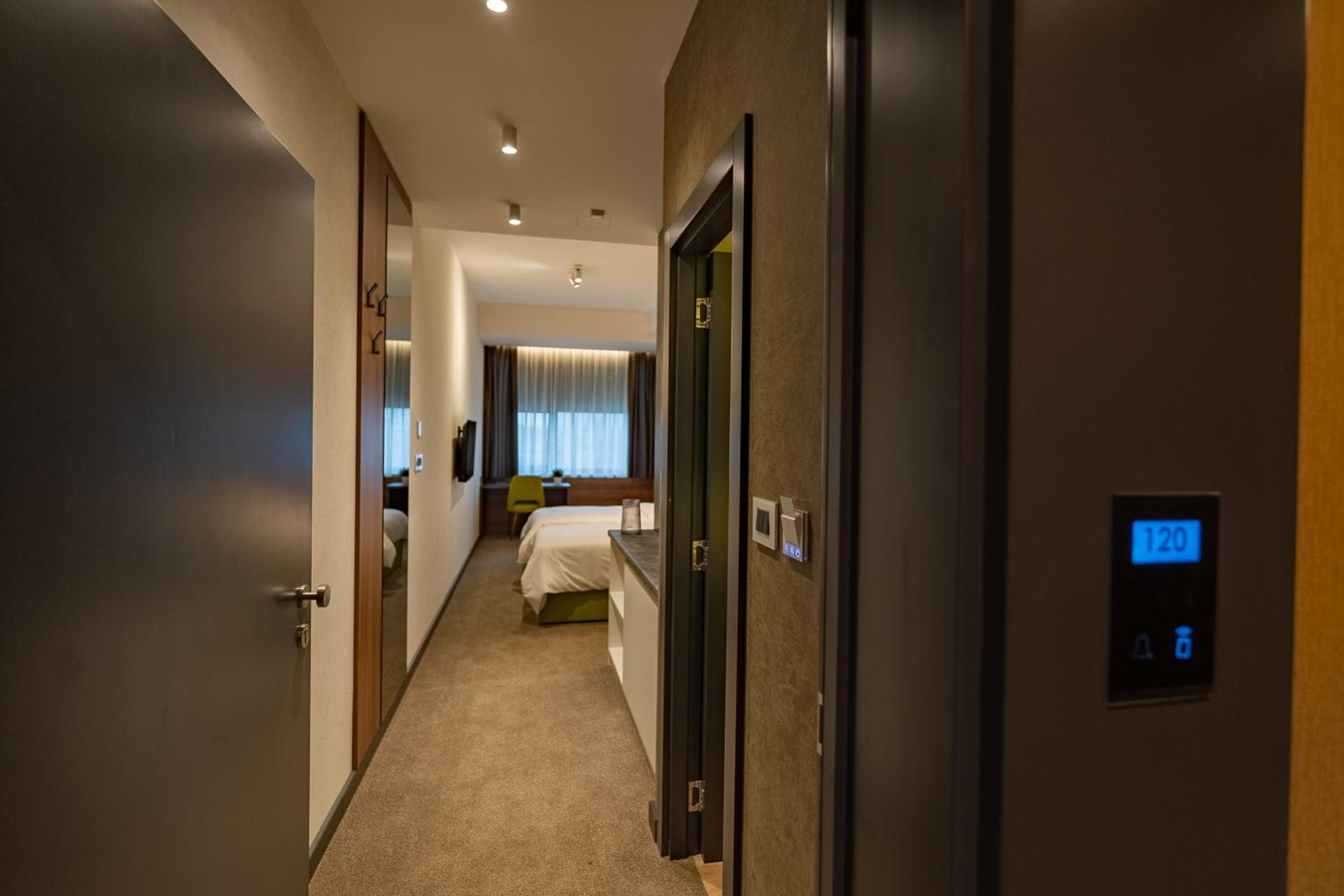 Standard Twin Room - Photo 1