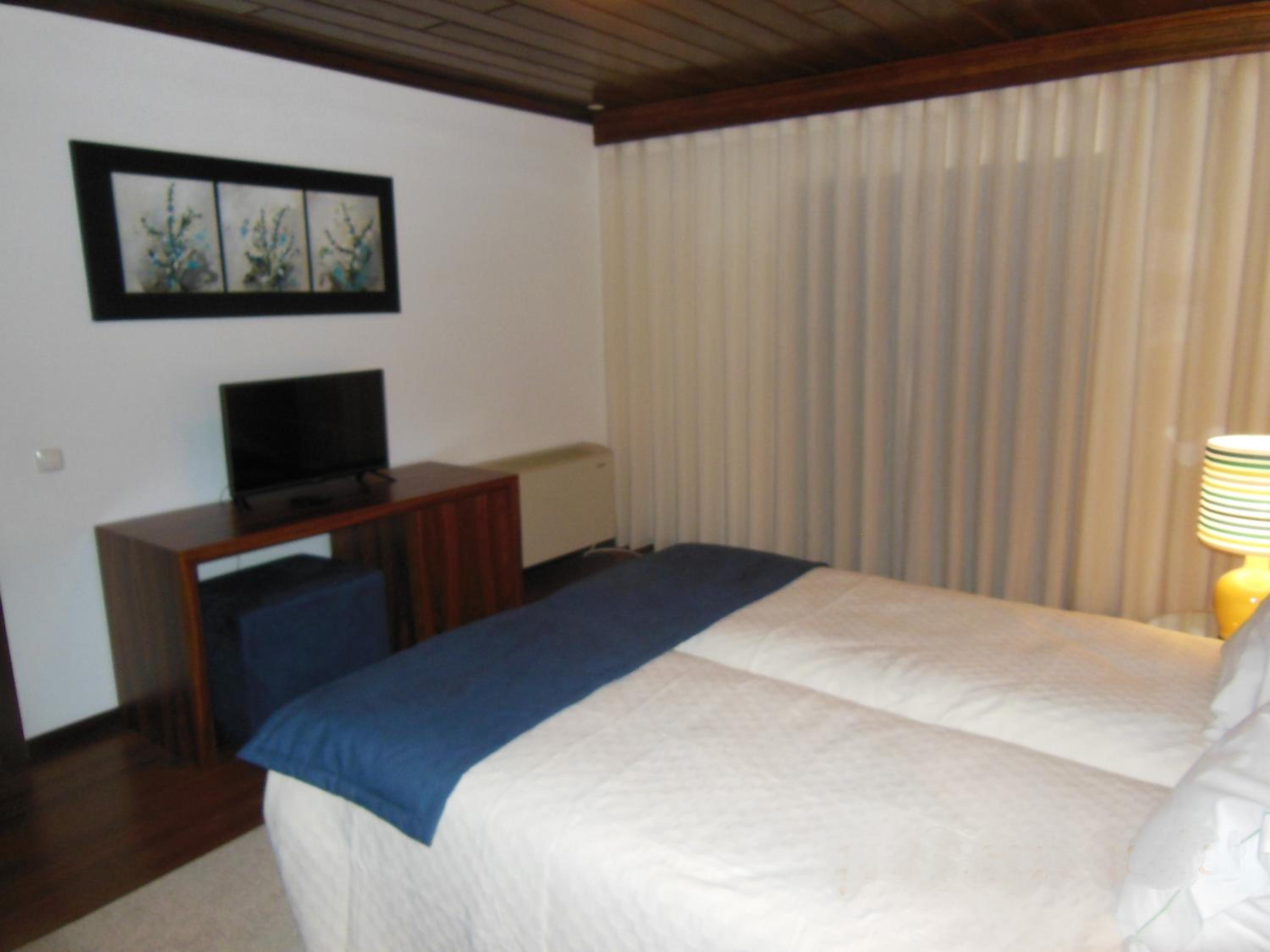 Twin Room - Photo 12