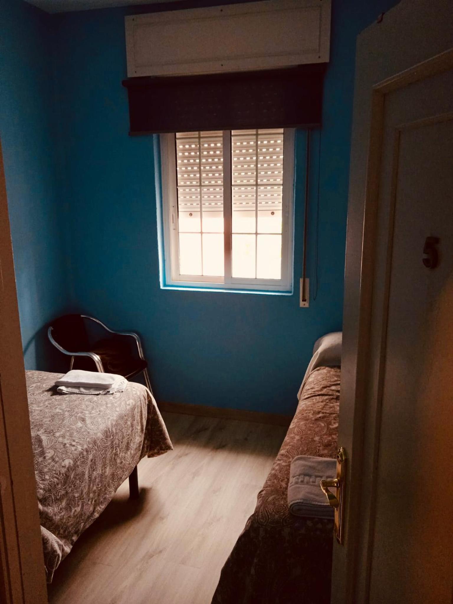 Habitación Estándar con Dos Camas y Baño Compartido