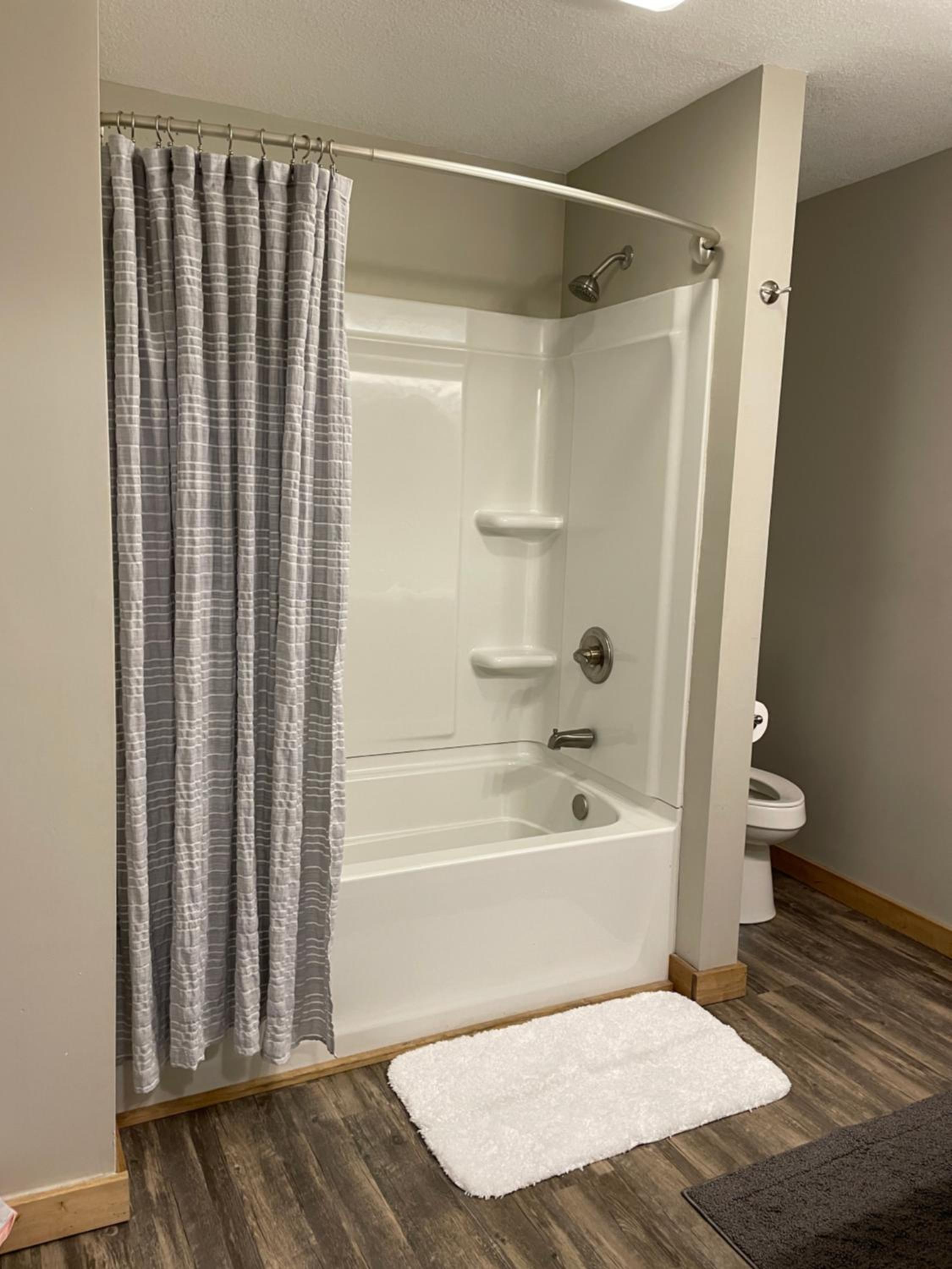 Three-Bedroom Apartment - Photo 6