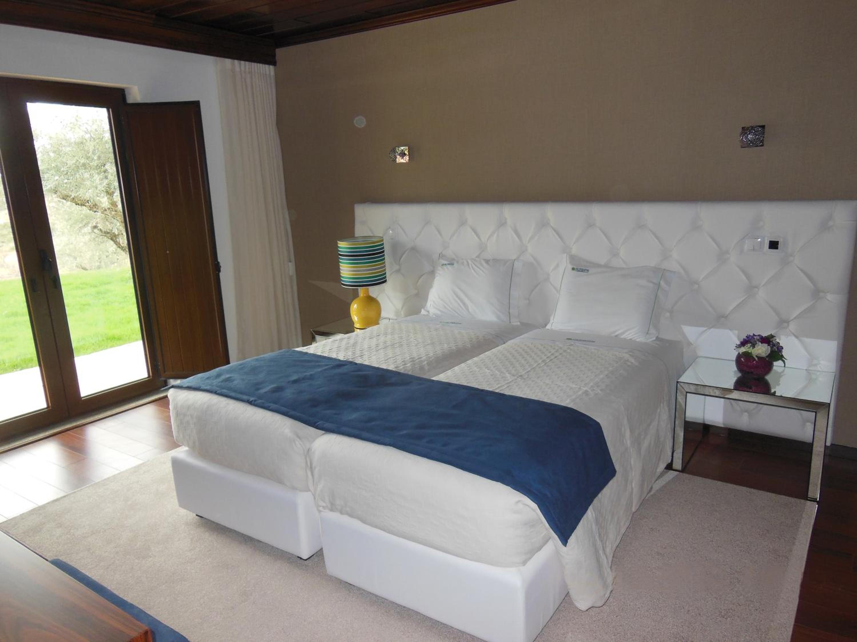 Twin Room - Photo 11