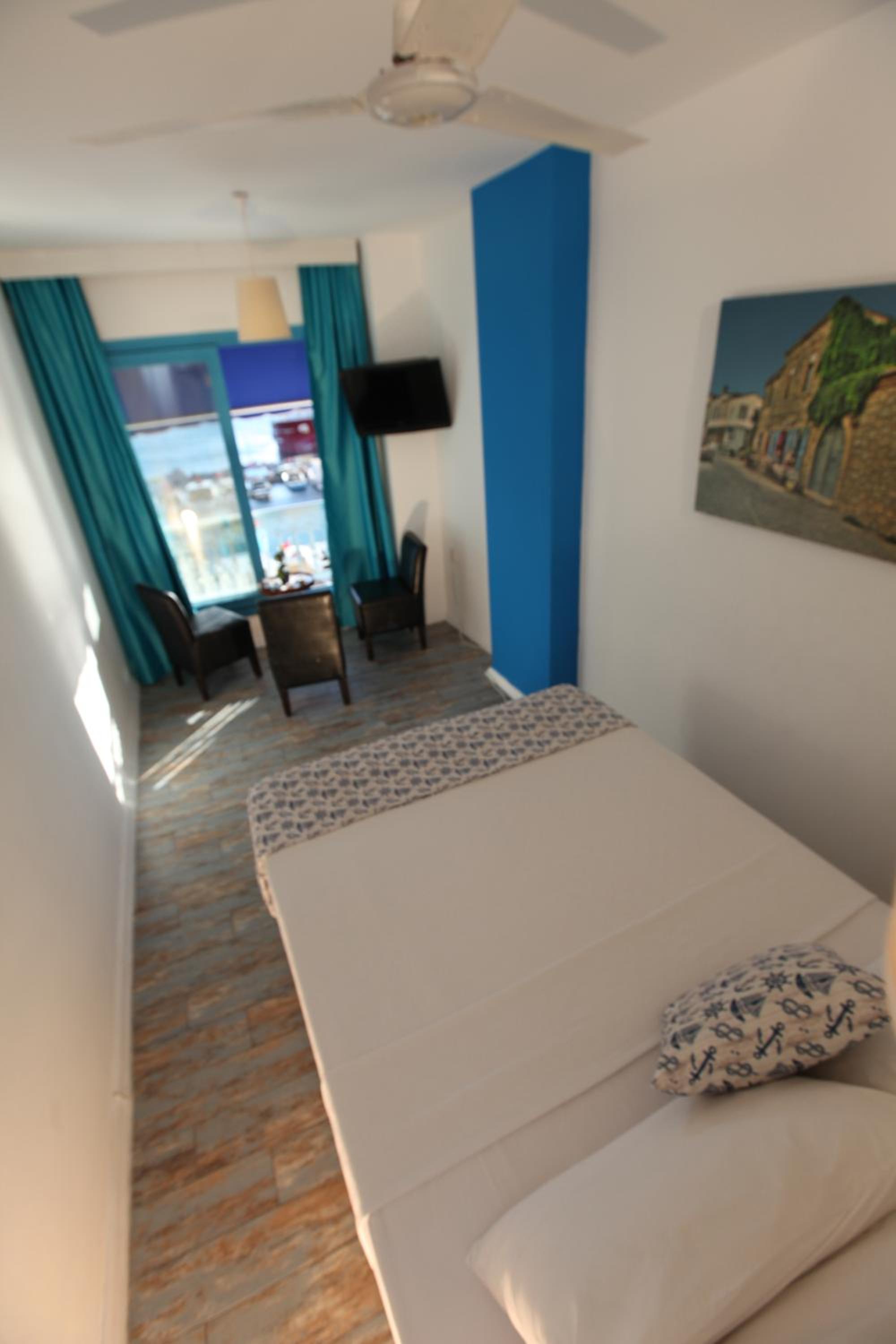 Triple Room with Sea View - Photo 23