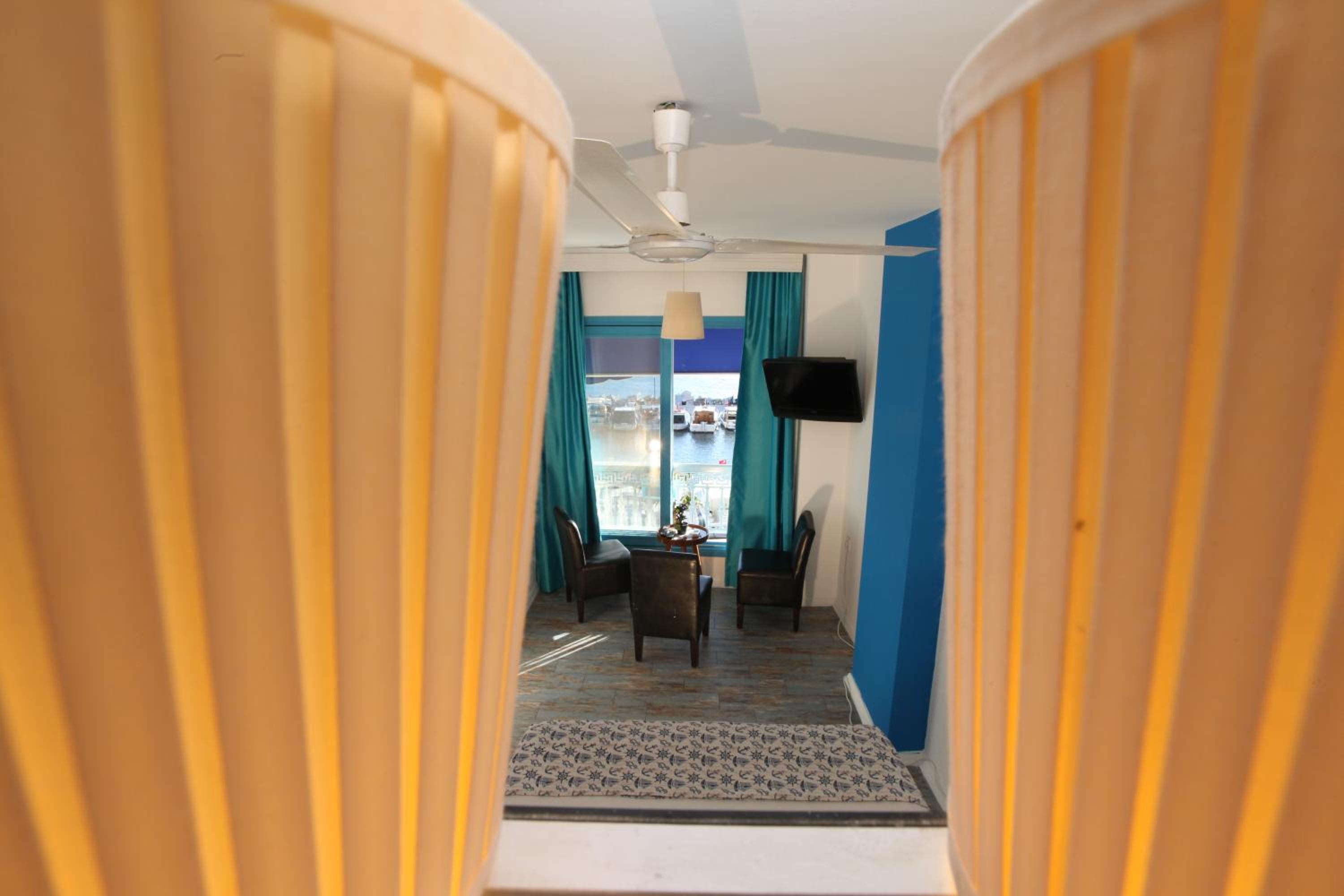 Triple Room with Sea View - Photo 9