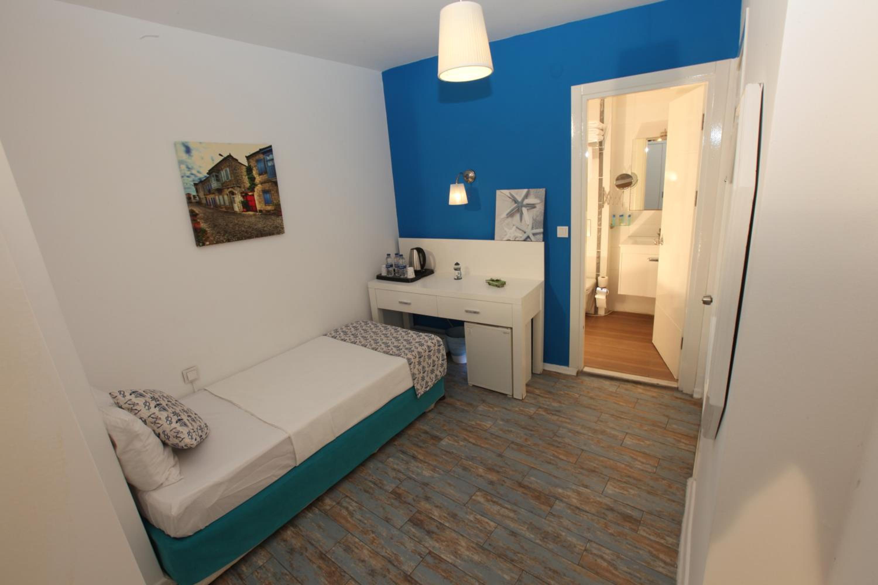 Triple Room with Sea View - Photo 3