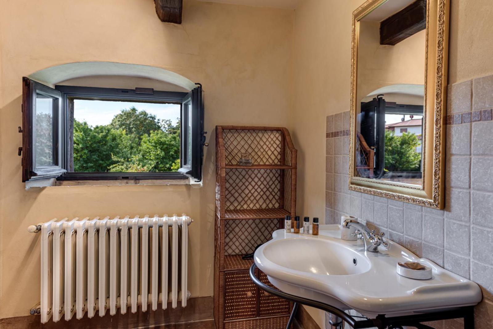 Double or Twin Room - Photo 4