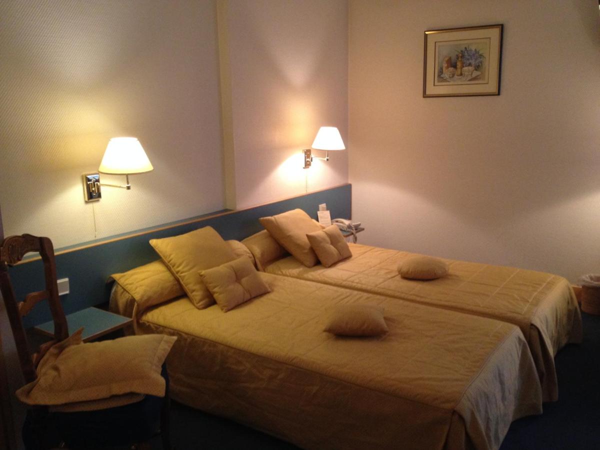 Twin Room with Bath photo 1
