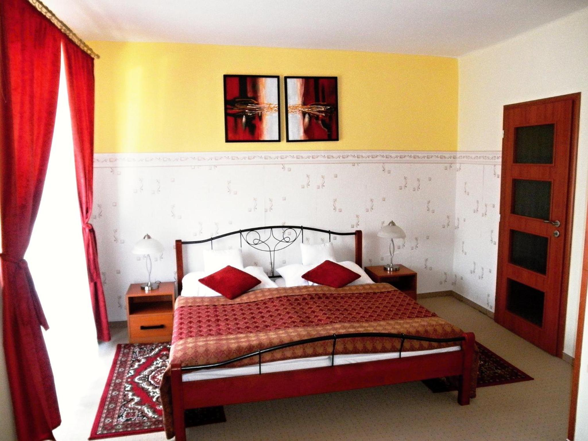 Suite - Photo 1