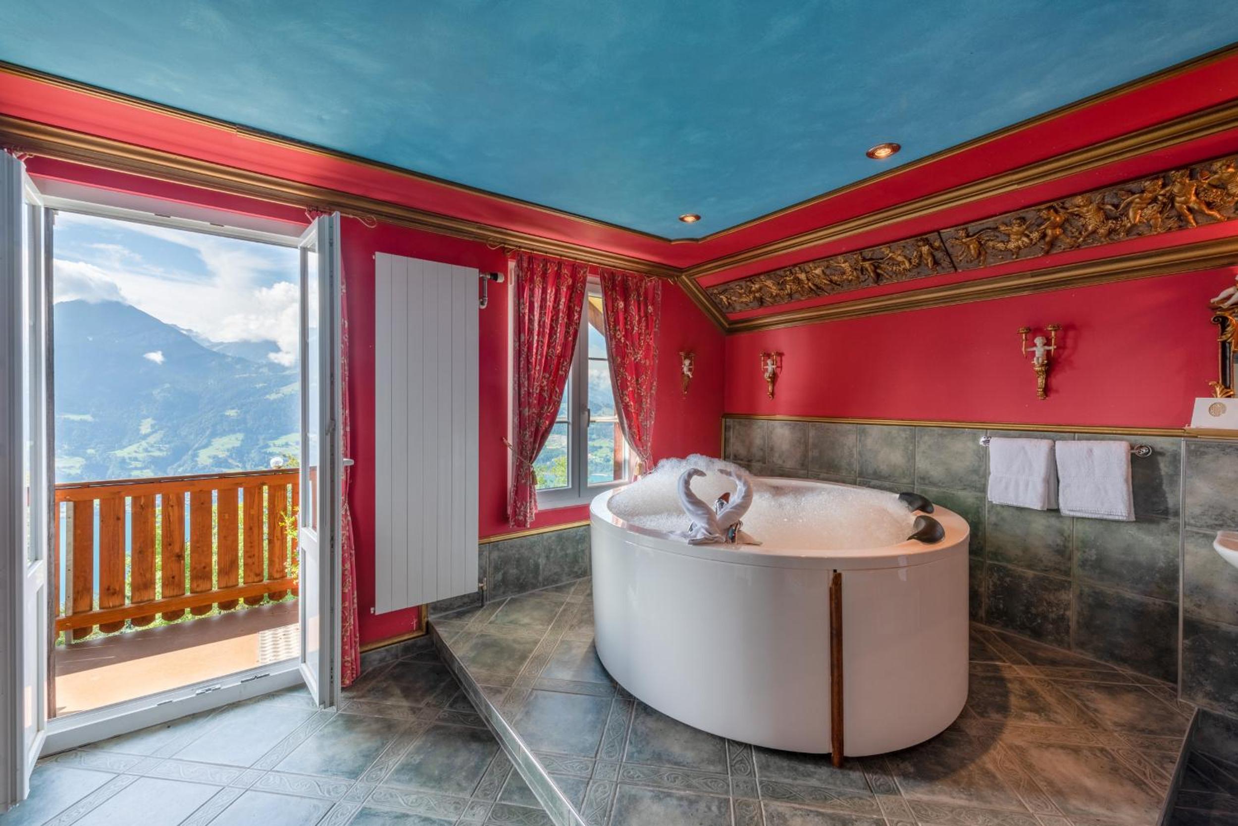 Château d'amour Suite with Spa Bath - Photo 6