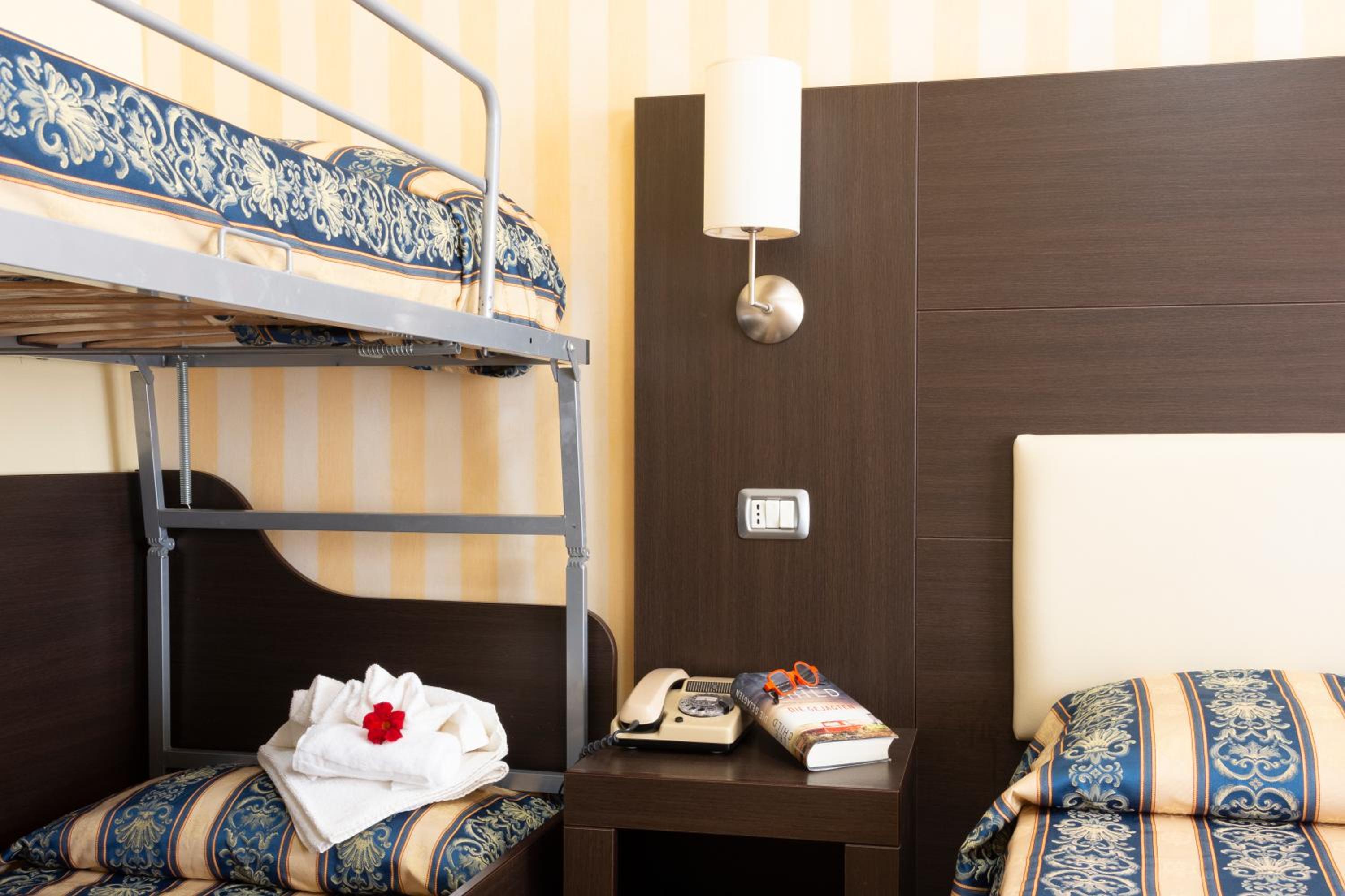 Quadruple Room with Sea View photo 2