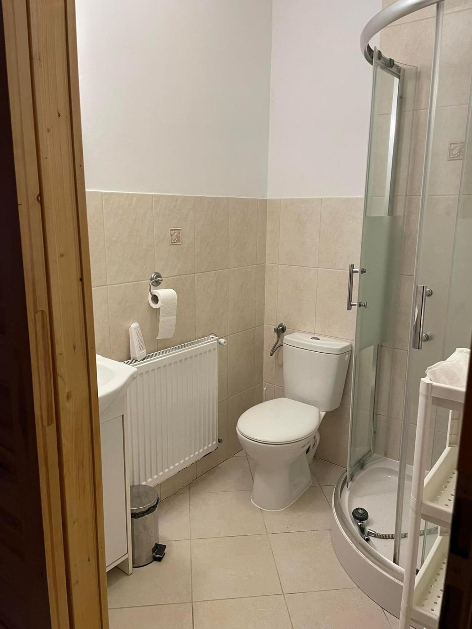 Double Room - Photo 5