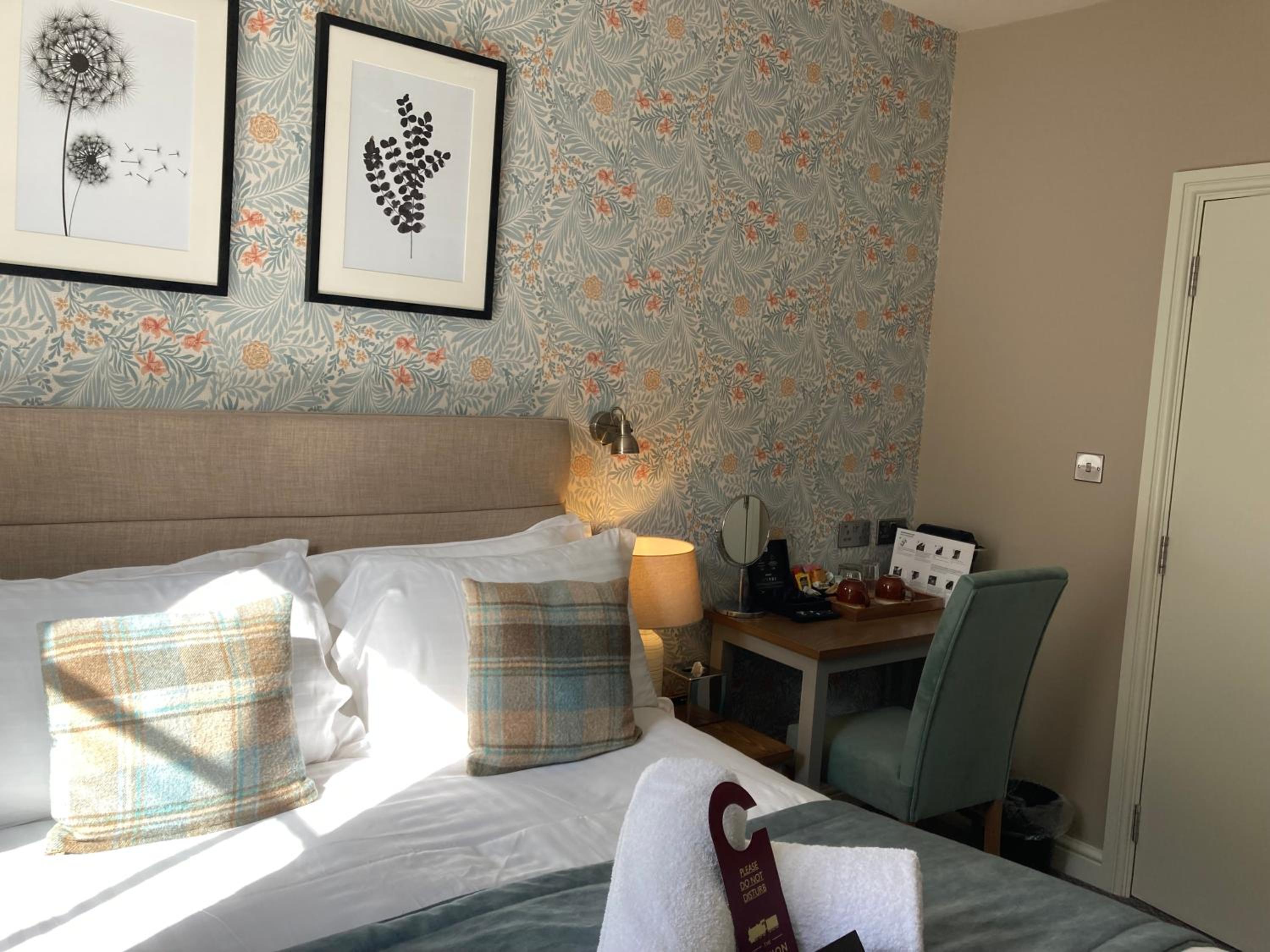 Superior Suite - Photo 9