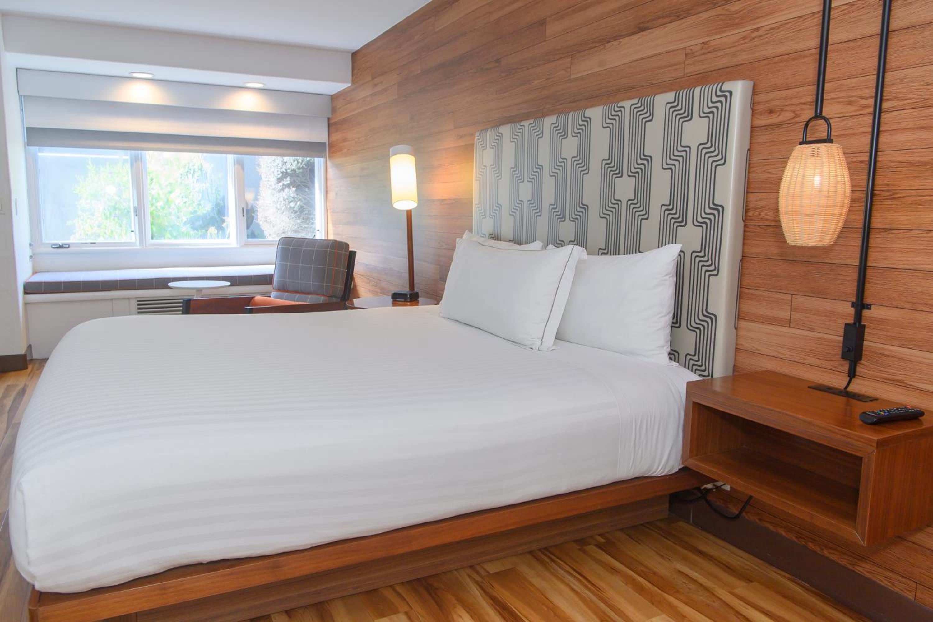 Standard King Room - Photo 4