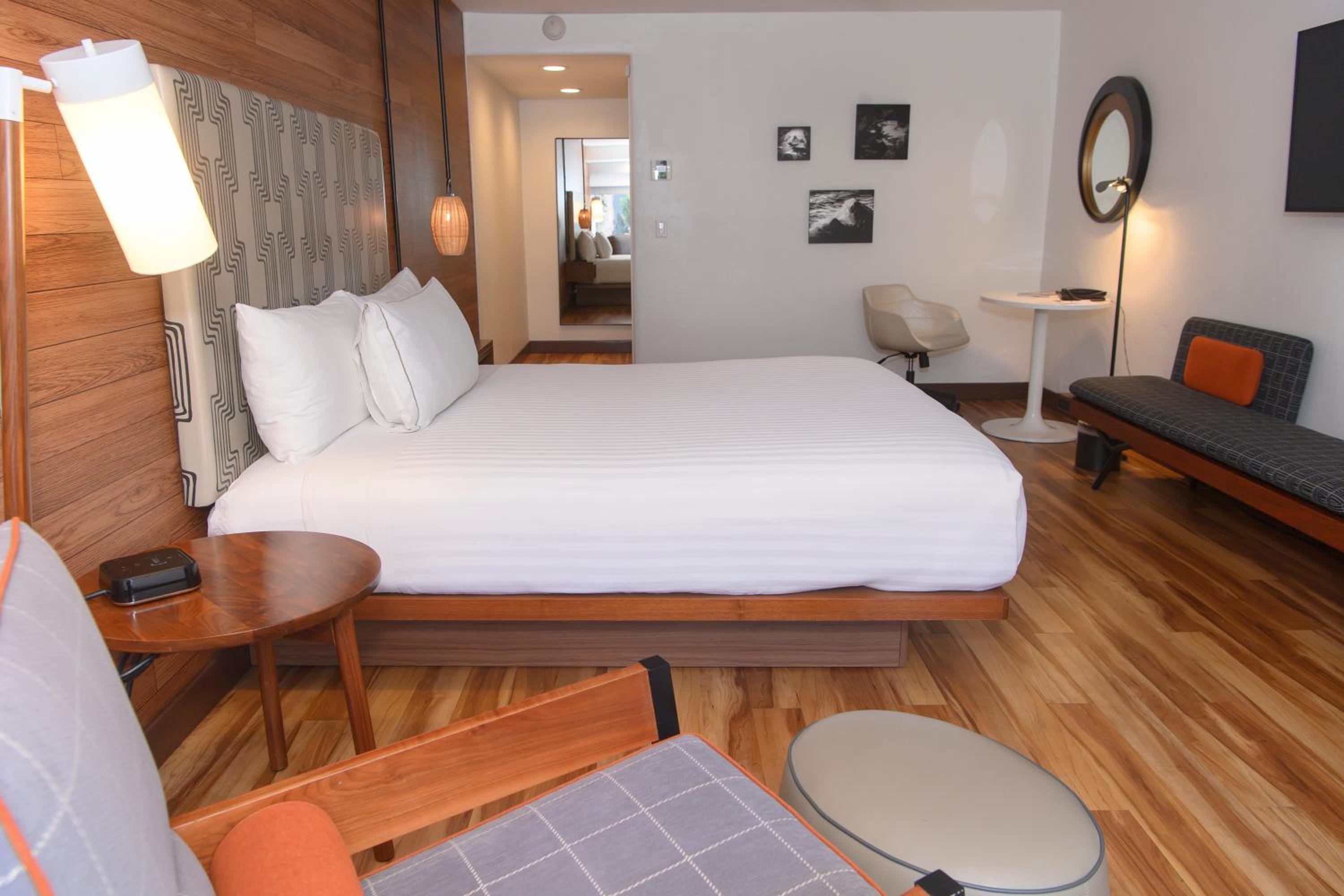 Standard King Room - Photo 5