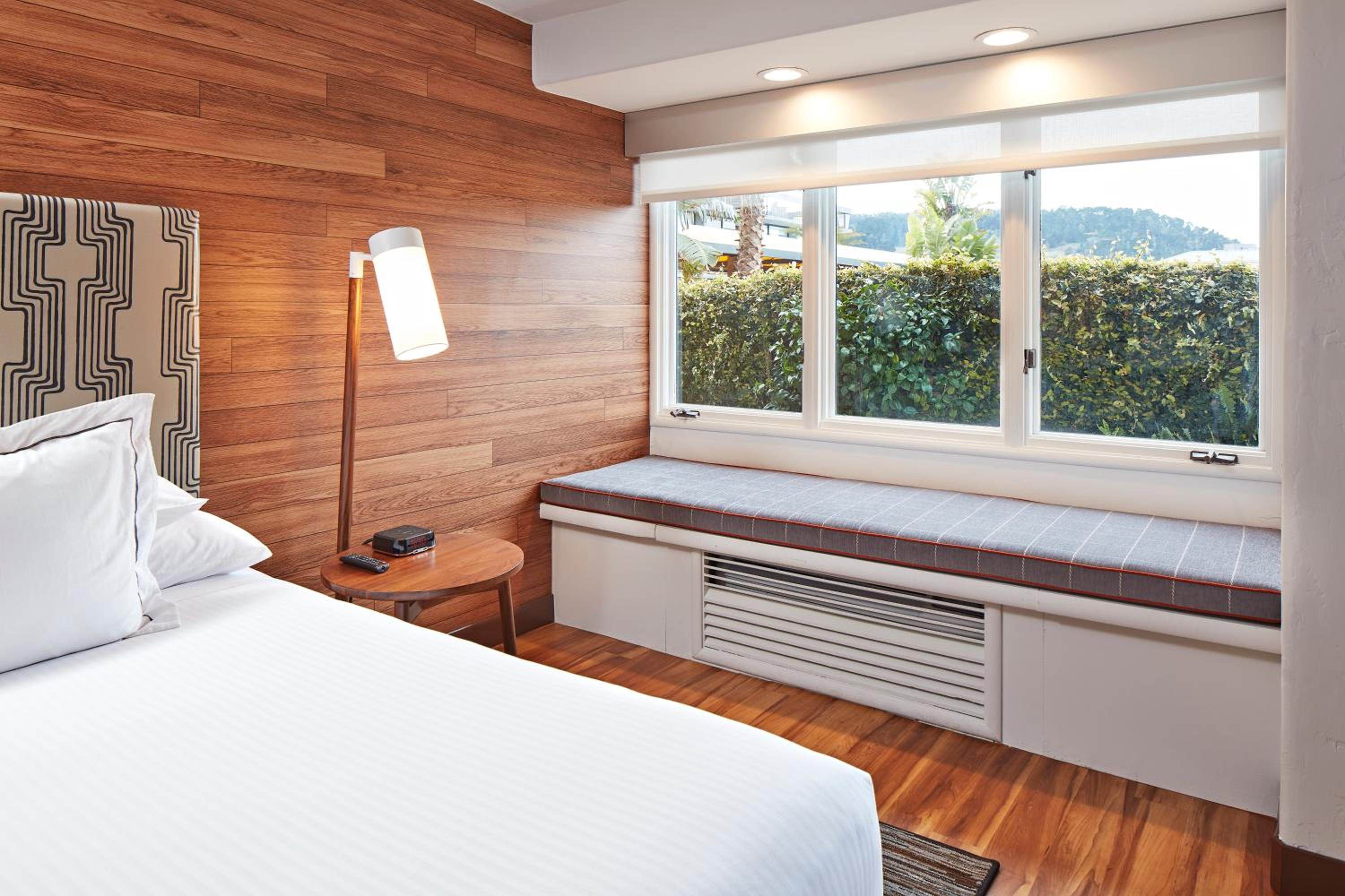 Standard King Room - Photo 3