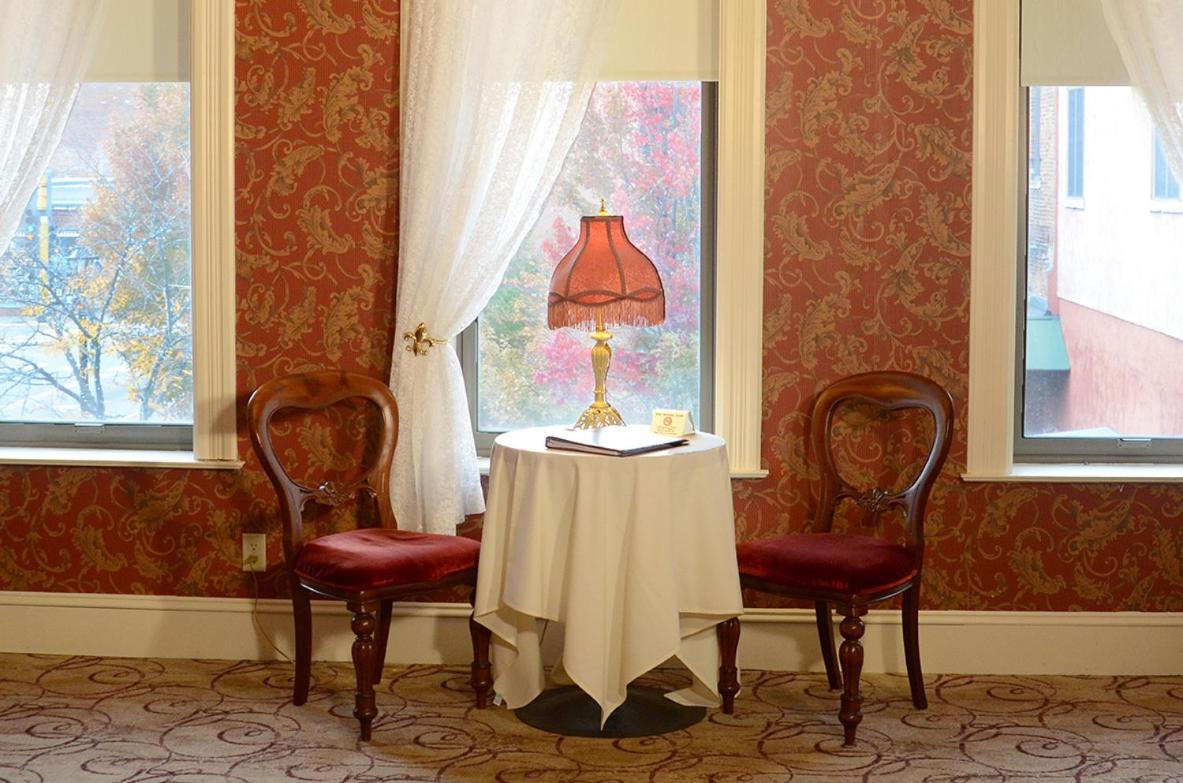 Parlor Suite - Photo 4