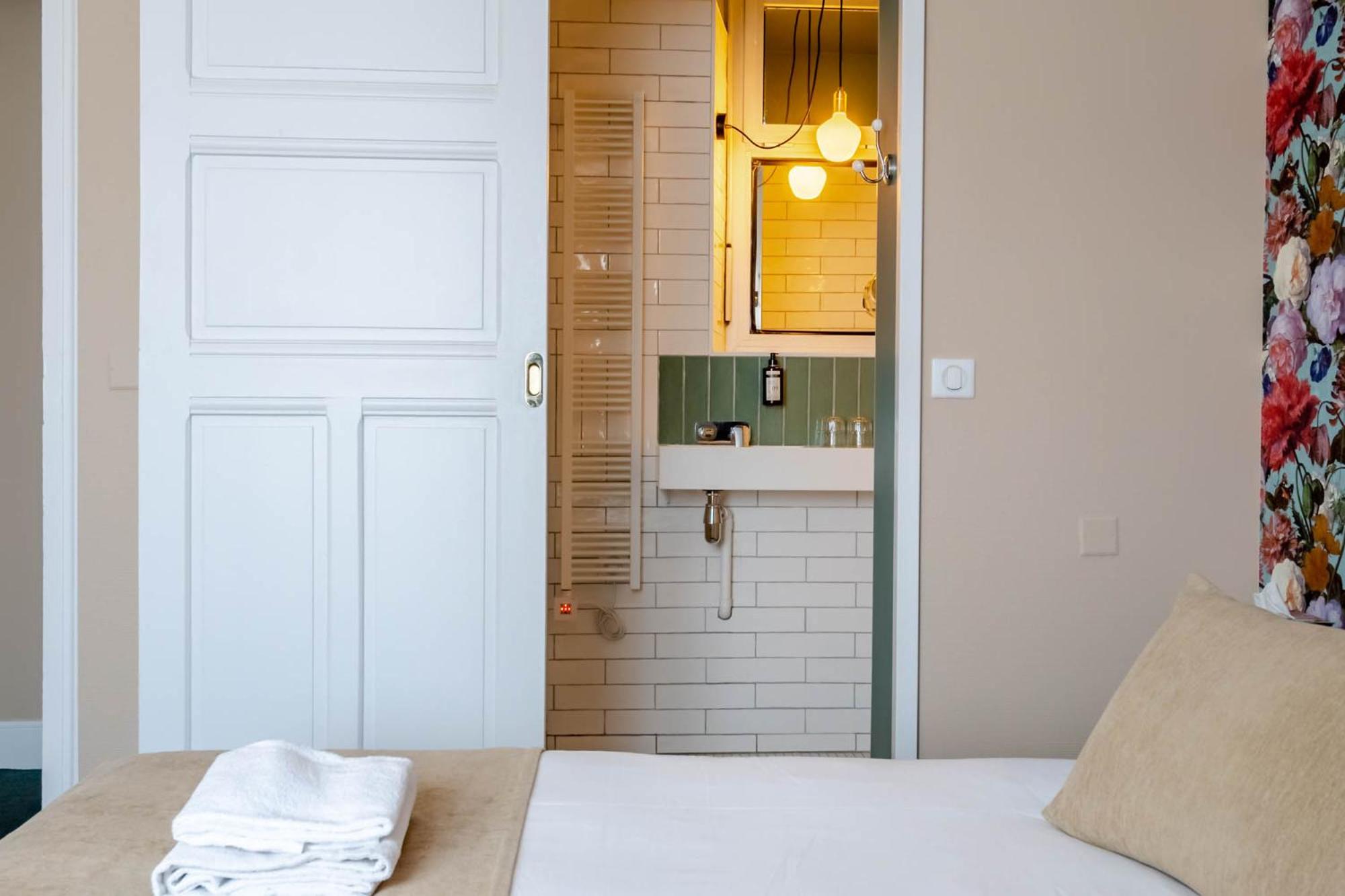 Standard Double Room - Photo 2
