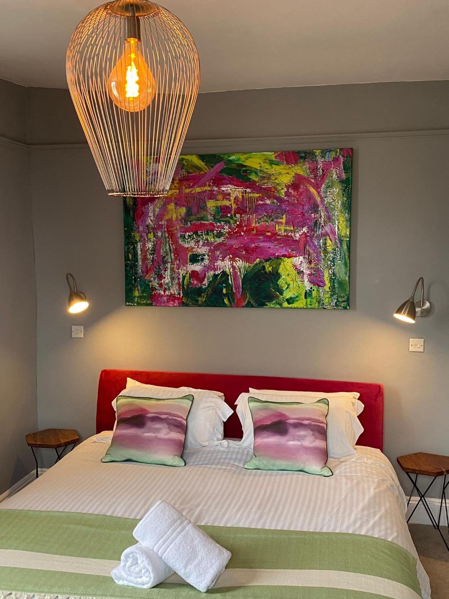 Large Double Room - Photo 3