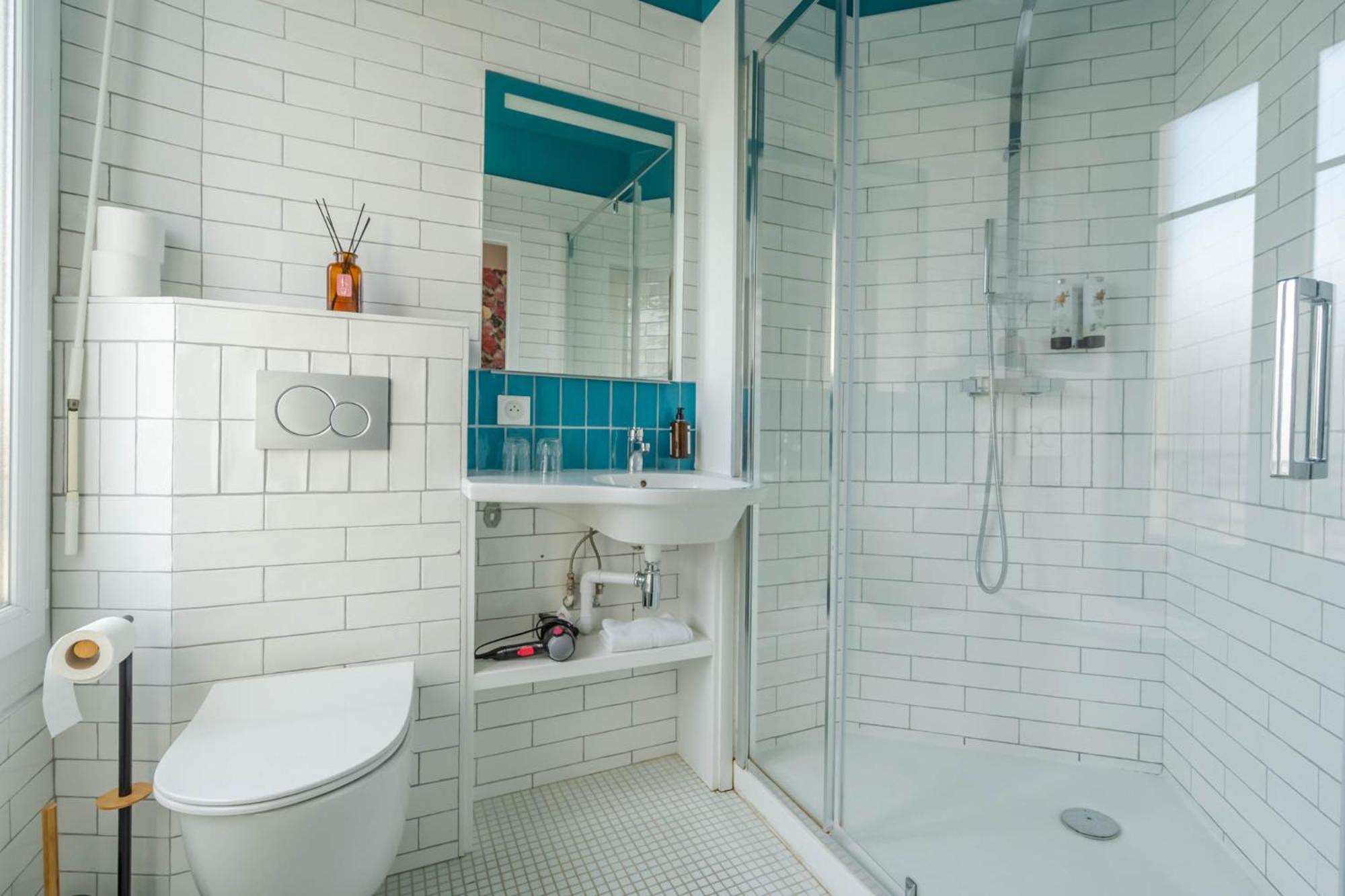 Classic Double Room with Shower - Photo 2