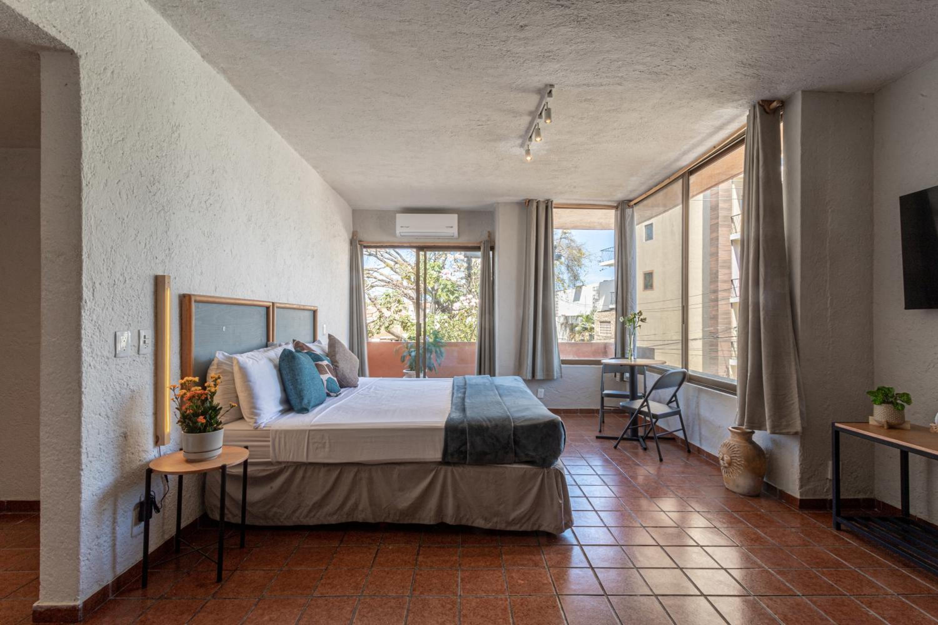 Studio Apartment photo 1
