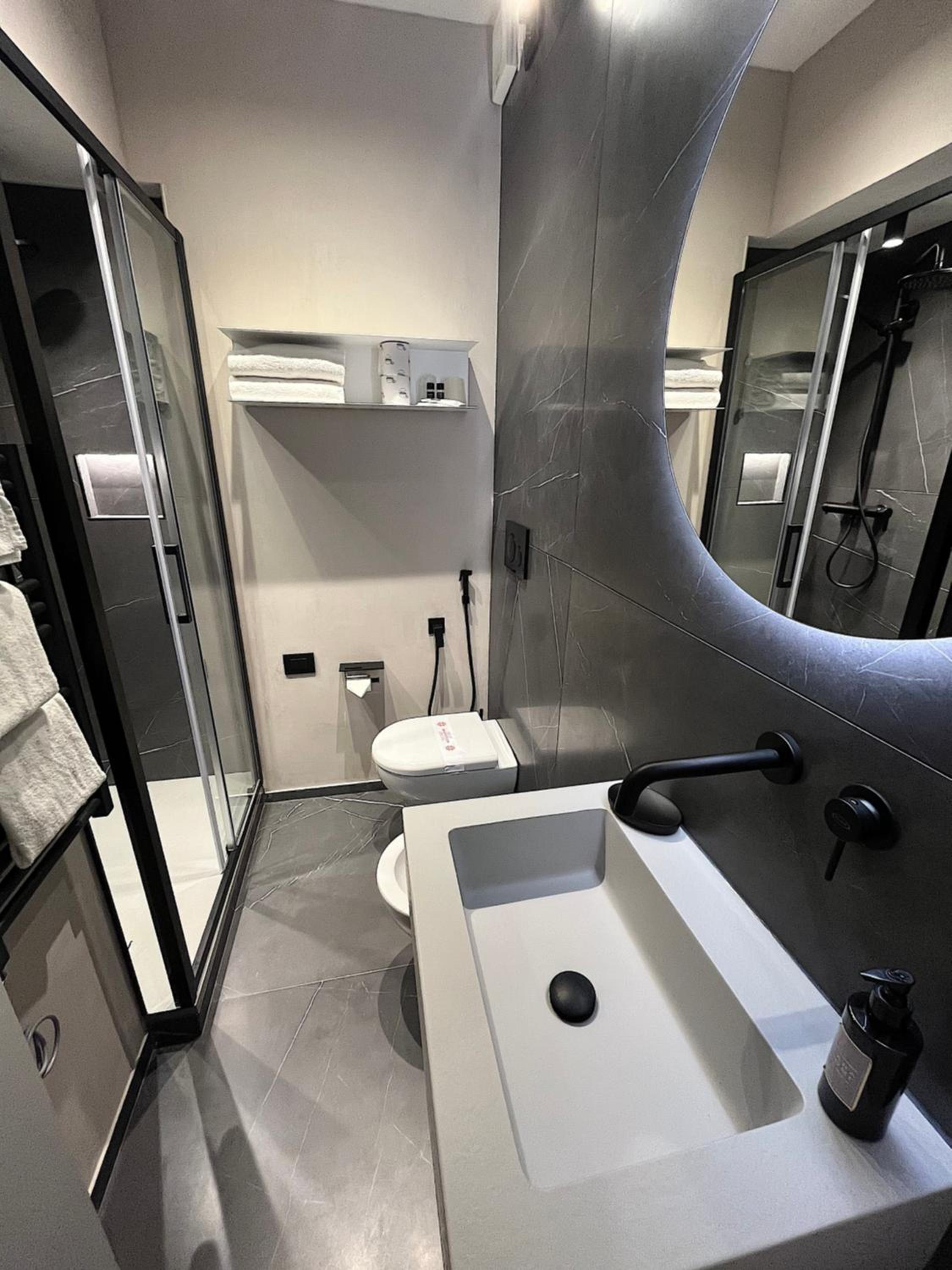 Double Room - Photo 10